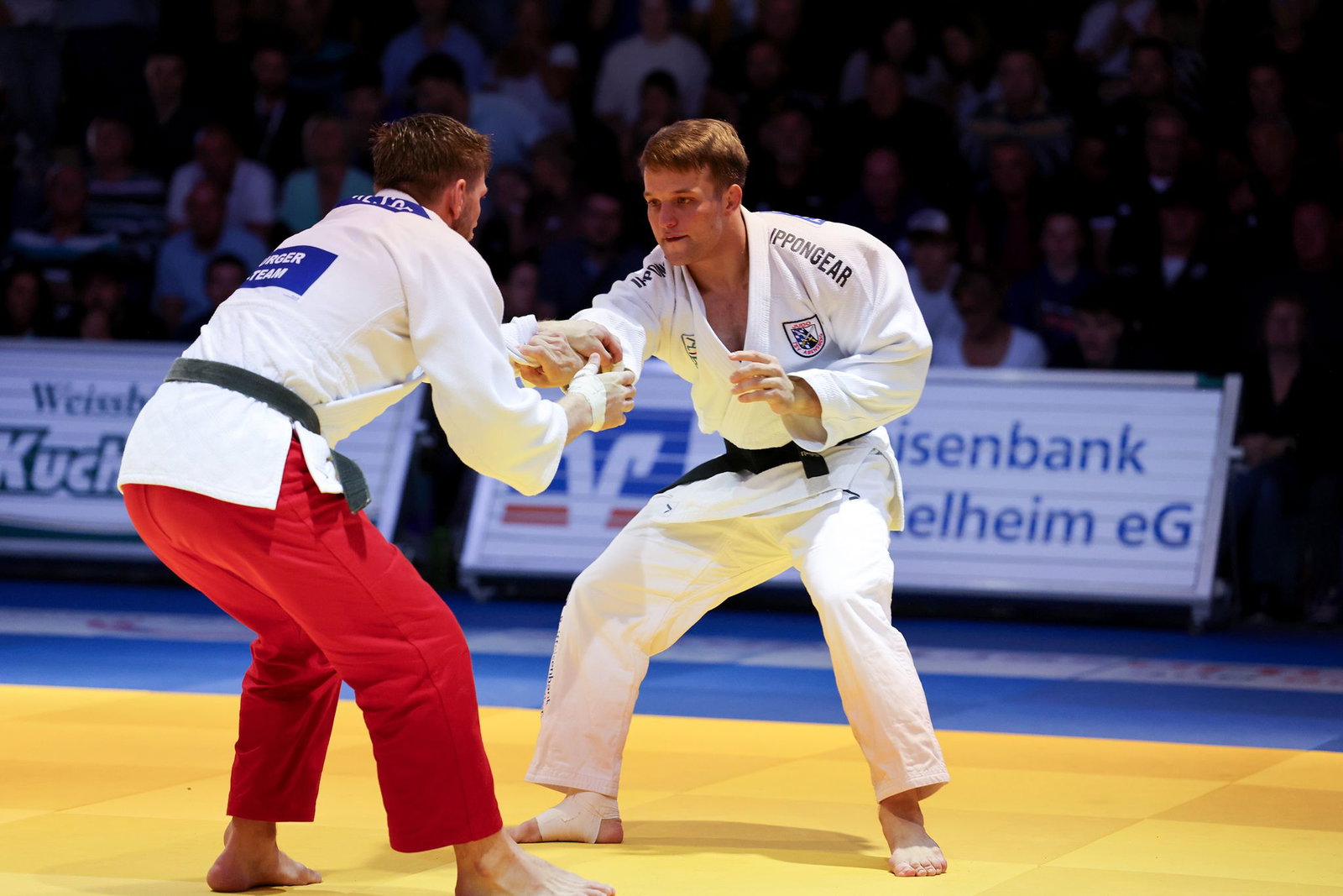 Deutschlands Olympia-Starter Timo Cavelius (r) wurde Opfer einer Prügel-Attacke. (Archivfoto)