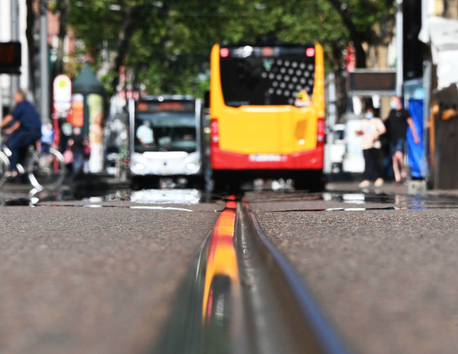 Wegen eines Oberleitungsschadens fahren Ersatzbusse in Karlsruhe. (Symbolbild)