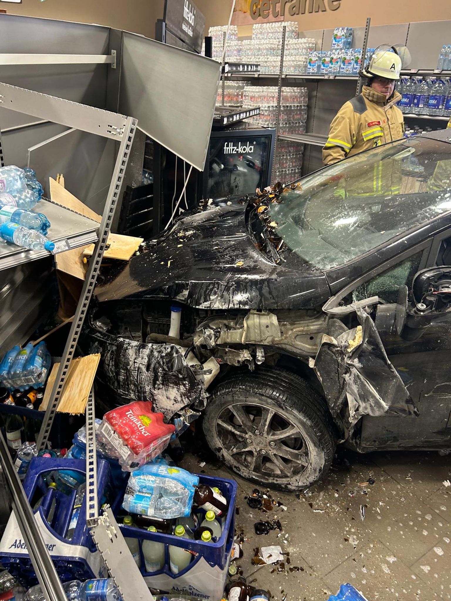 Der Fahrer des Autos kam in ein Krankenhaus.