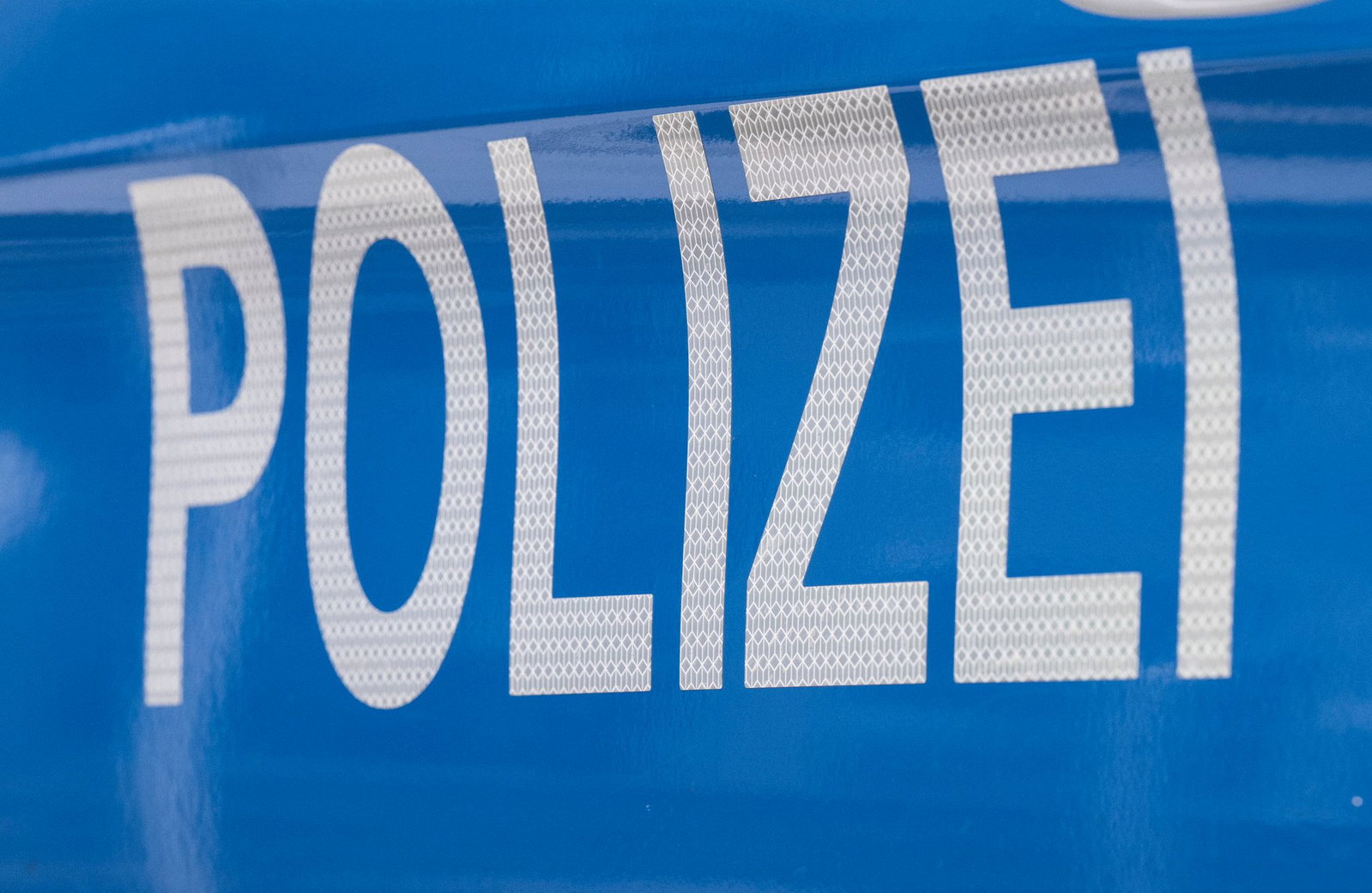 Die Ermittler fahnden nun öffentlich nach dem 30-Jährigen. (Symbolbild)