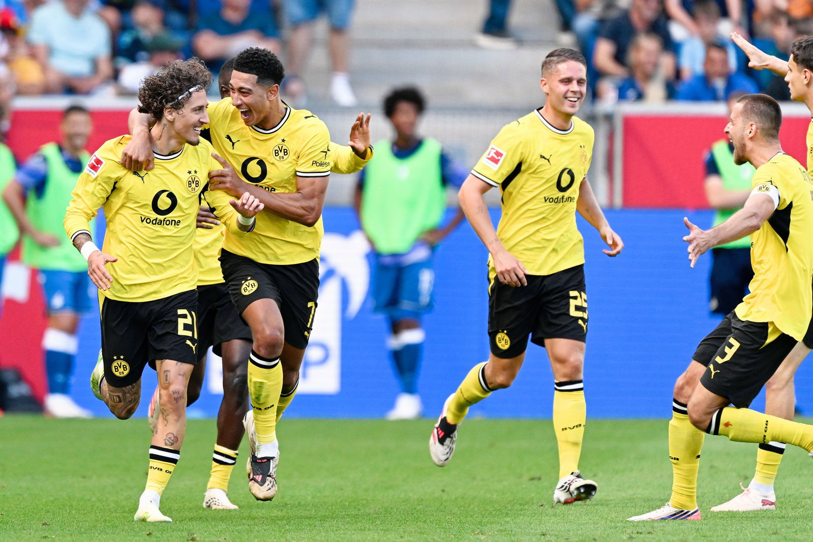 Dortmund bejubelt den 2:2-Ausgleich.