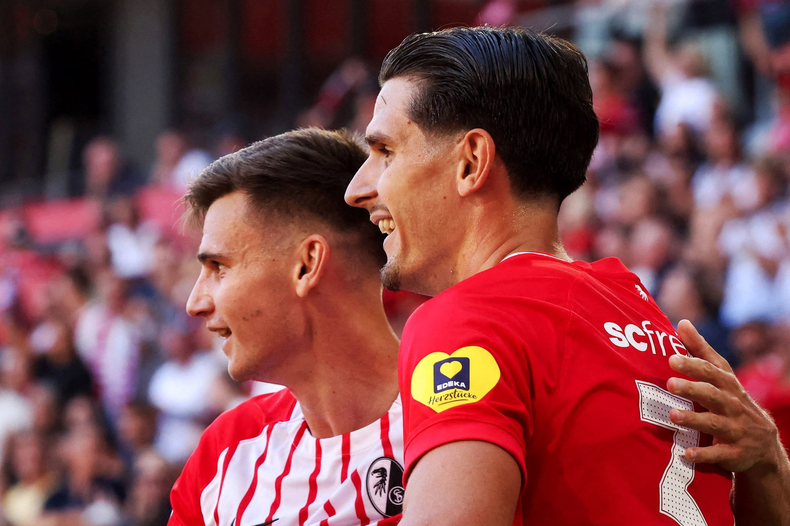 Doppeltorschützen unter sich: Yannik Engelhardt (l) und Igor Matanovic.