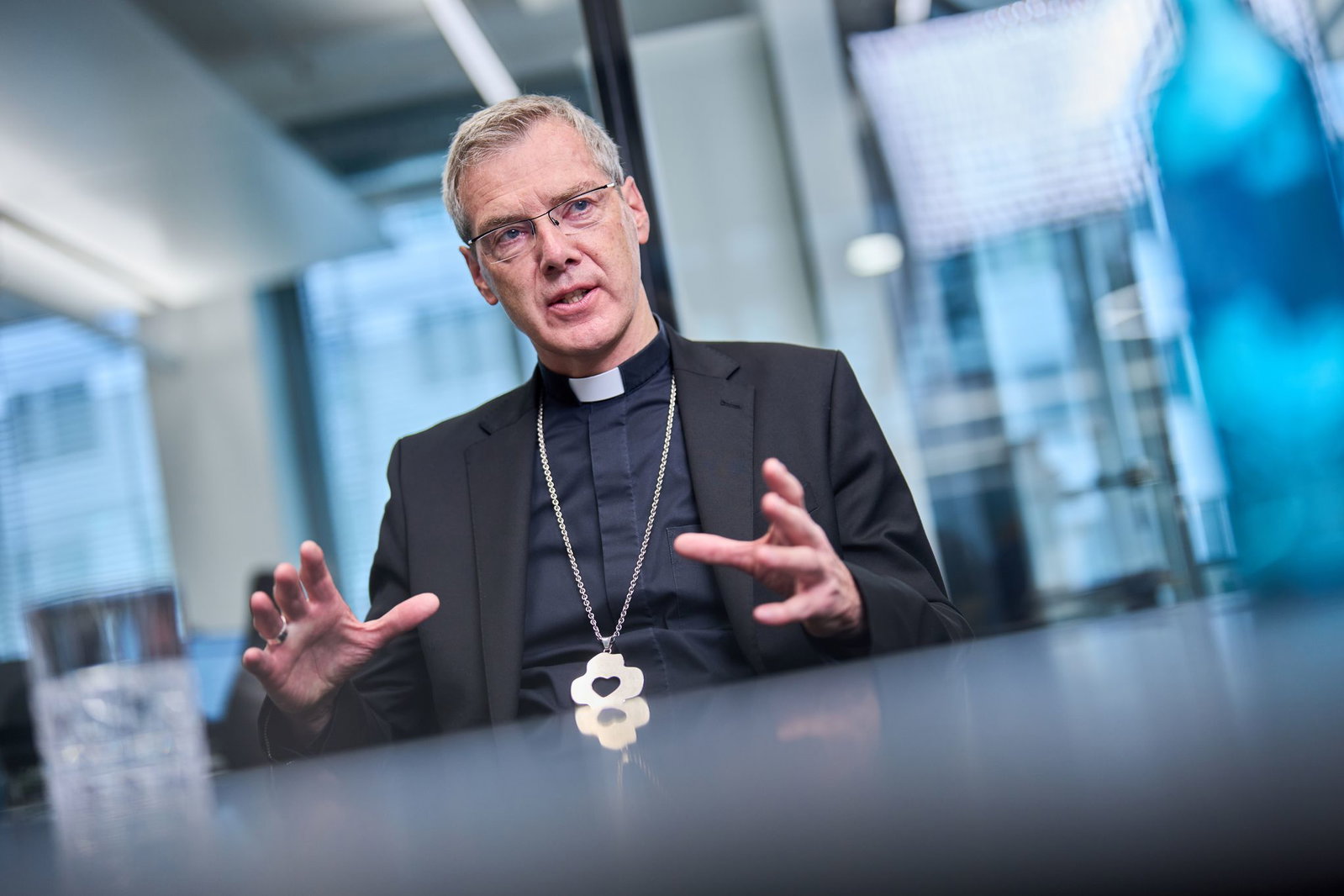 Heiner Wilmer, Vorsitzender der Deutschen Bischofskonferenz, bleibt bei der ablehnenden Haltung der katholischen Kirche gegenüber der AfD.