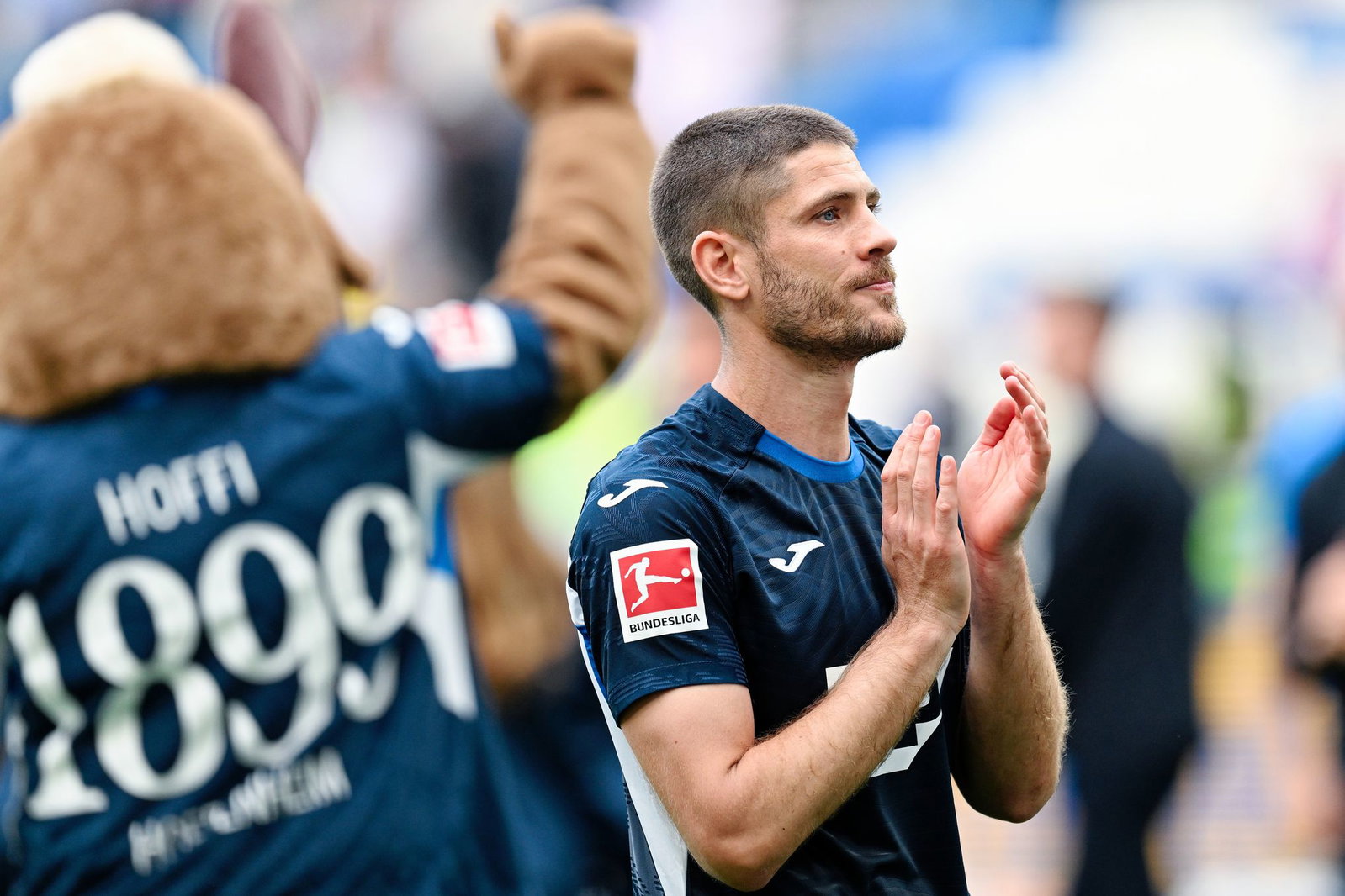 Kramaric applaudiert den Fans. (Archivbild)