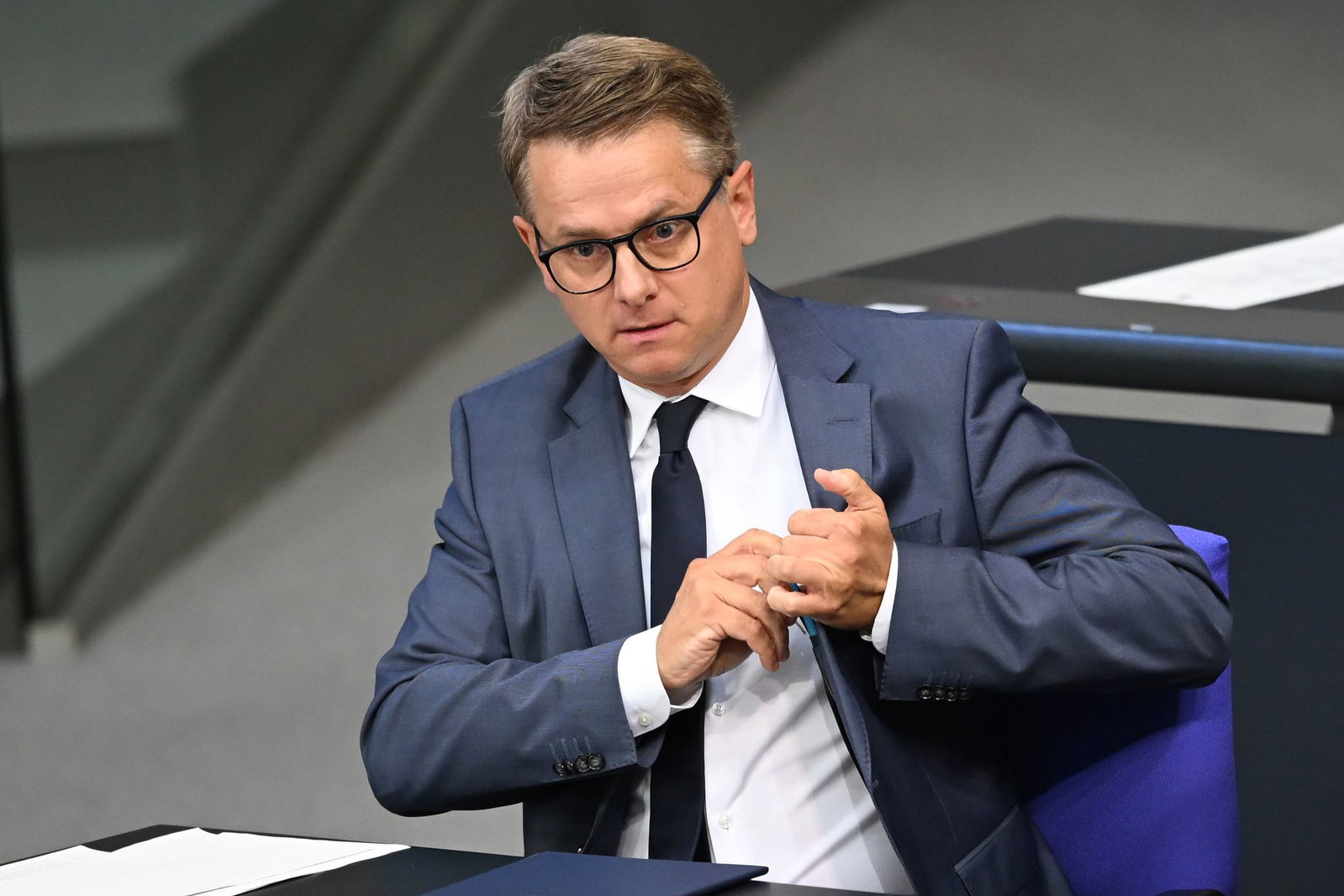Gesundheitsminister Carsten Linnemann sieht in der Reform einen ersten Schritt zur Stabilisierung der Finanzen der Pflegeversicherung. (Archivbild)