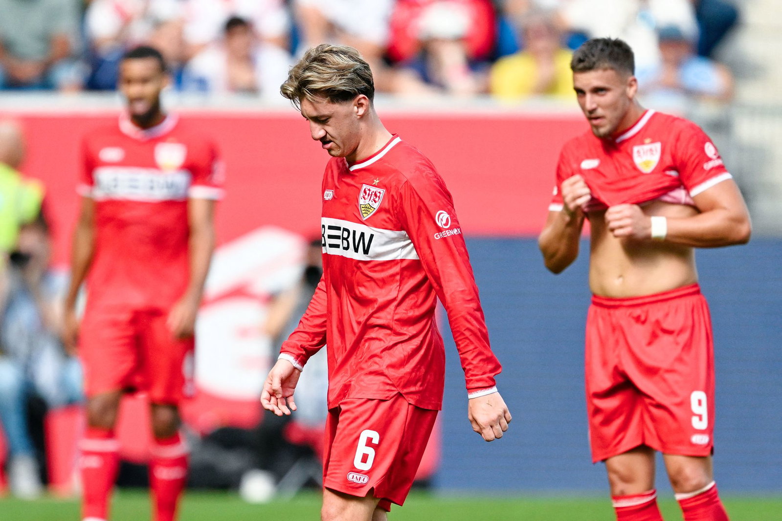 Angelo Stiller musste angeschlagen vom Platz.