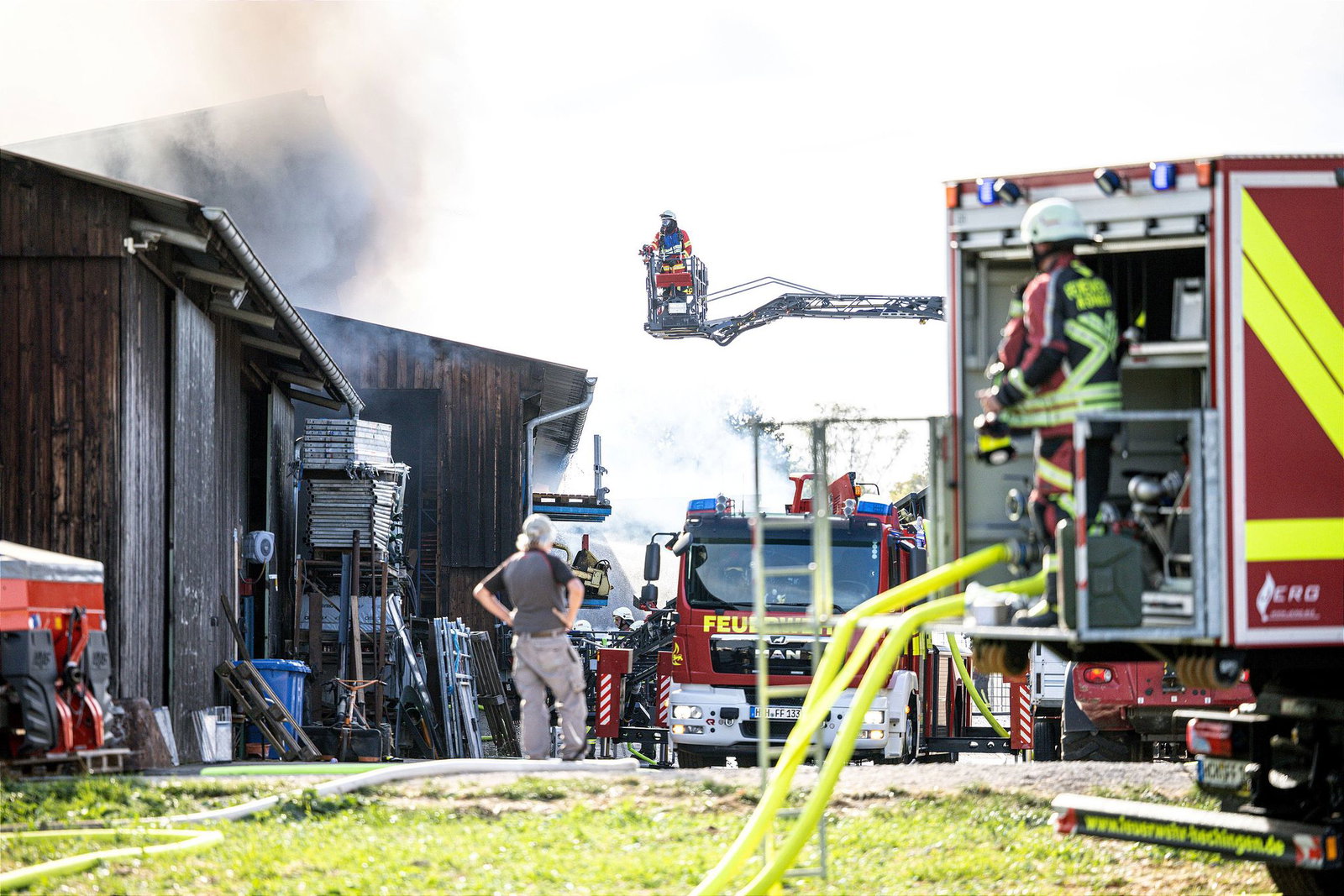 Nach neuen Erkenntnissen verendeten bei dem Feuer etwa 400 Tiere.