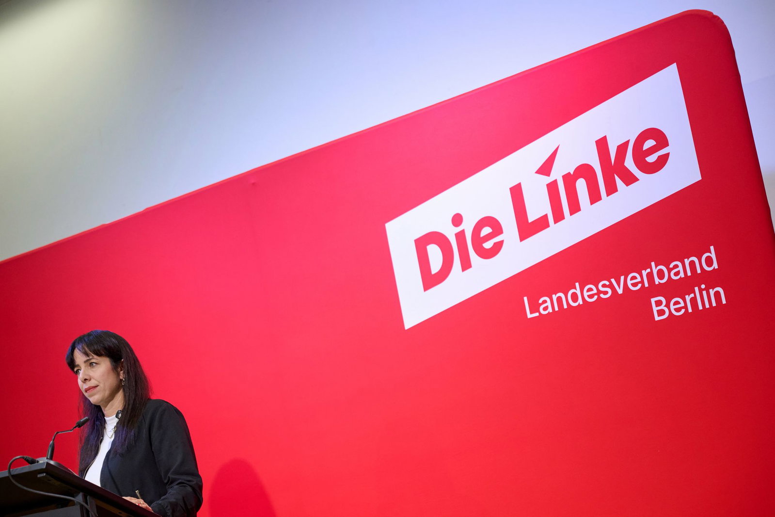 Die Spitzenkandidatin und Fraktionsvorsitzende der Berliner Linken, Elif Eralp, will neue Regierende Bürgermeisterin werden. (Archivbild) 