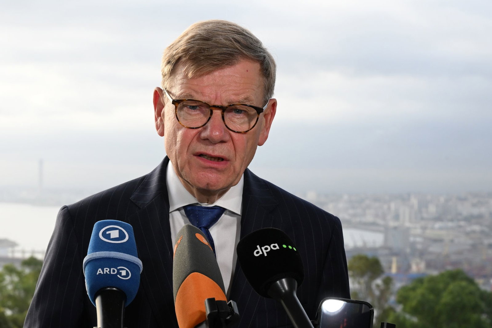 Außenminister Johann Wadephul (CDU) hatte sich am Morgen vor Journalisten in Algier geäußert.