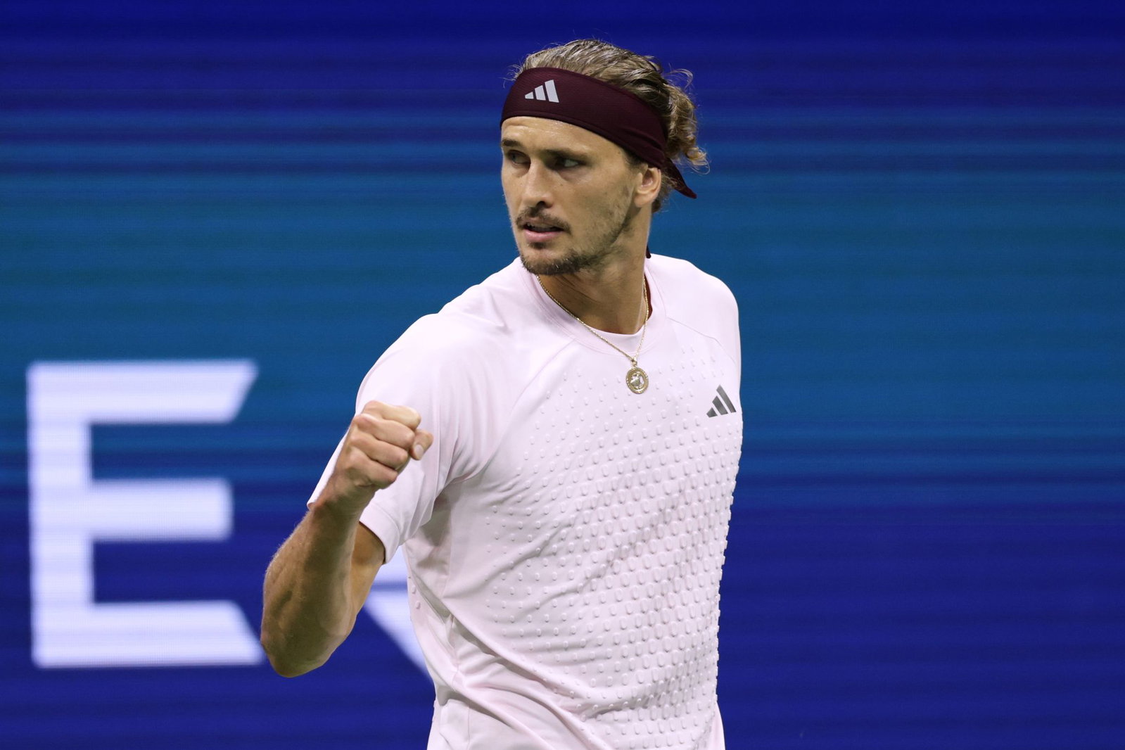 Alexander Zverev feiert den Halbfinaleinzug. 