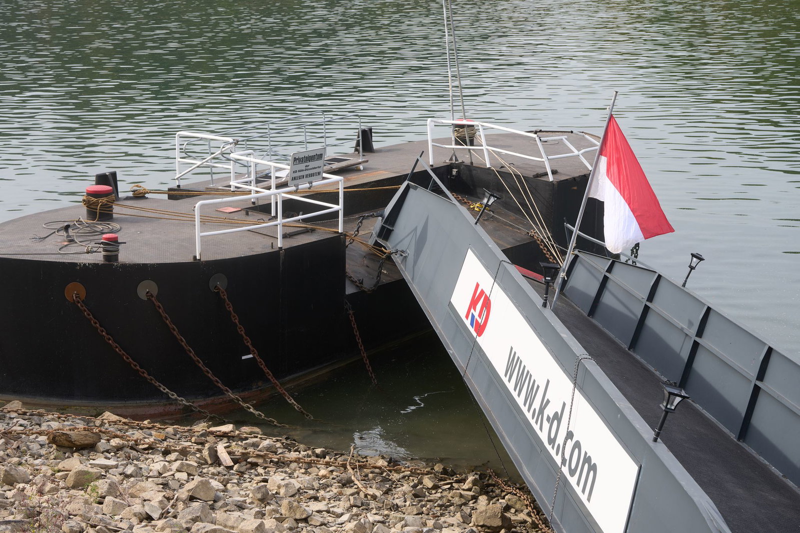 Zur genauen Ursache des Zusammenstoßes konnte die Wasserschutzpolizei noch keine Details nennen.