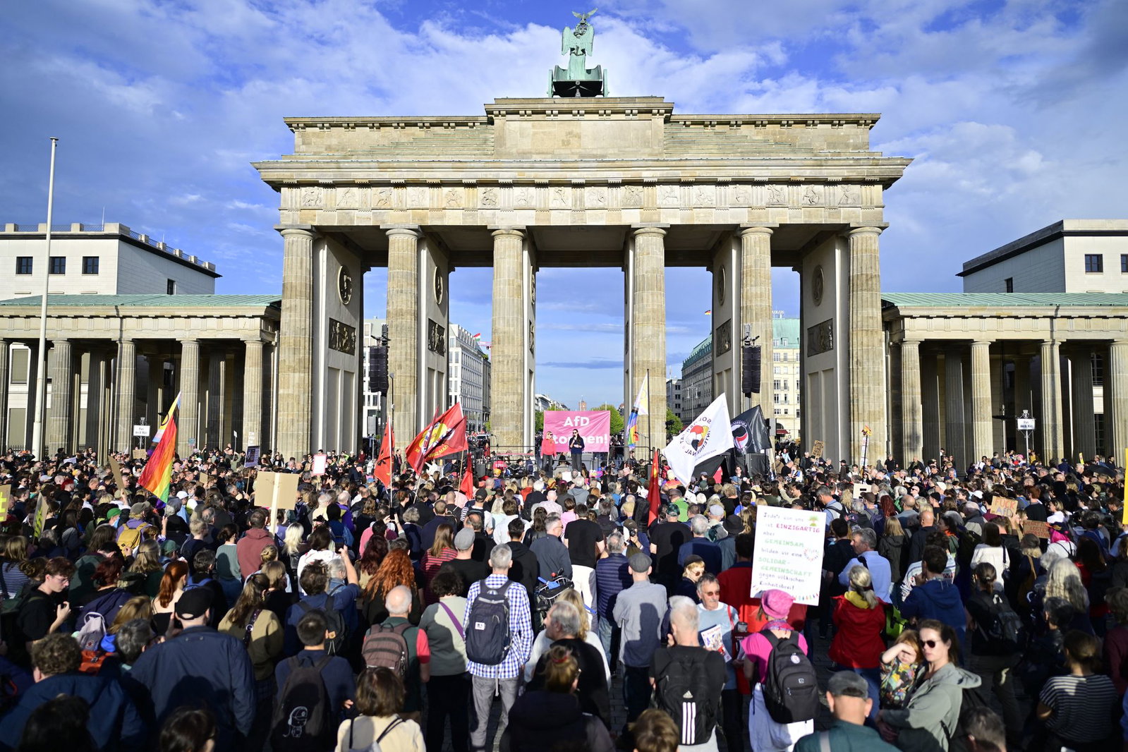 Am Montag demonstrierten in Berlin Menschen gegen die AfD.