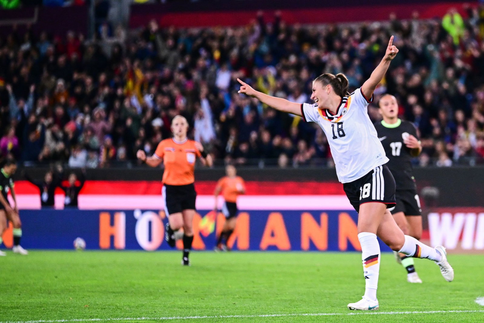 Jubelt nach ihrem zweiten Tor: Melissa Kössler.