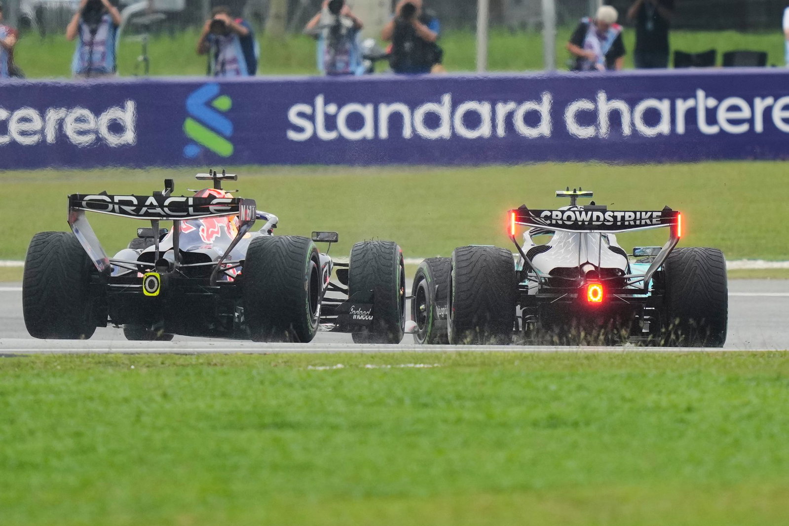 Wehe, wenn ein Formel-1-Auto plötzlich nur noch 20 km/h fährt.  