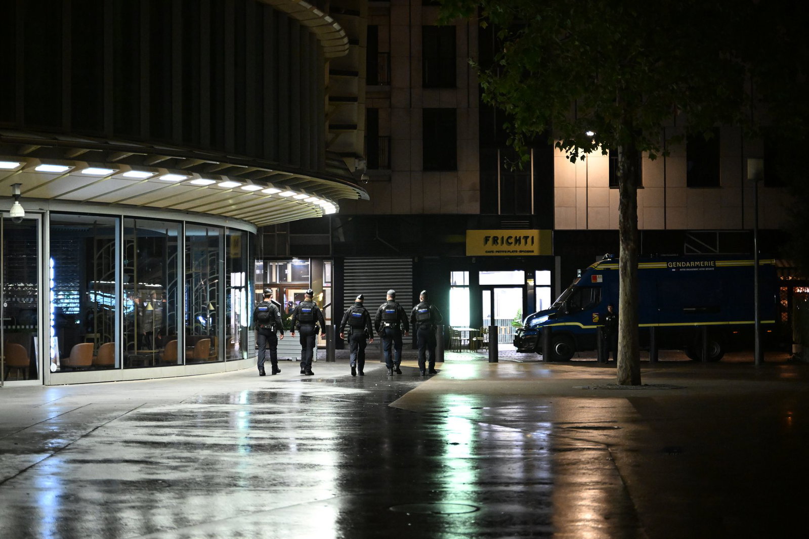 Die Polizei wachte mit einem Großaufgebot über die Einhaltung nächtlicher Beschränkungen in französischen Städten.