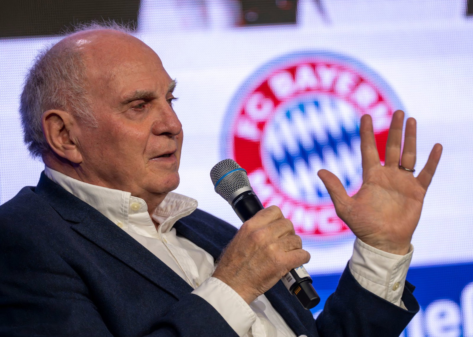 Uli Hoeneß kritisiert die UEFA. (Archivbild)