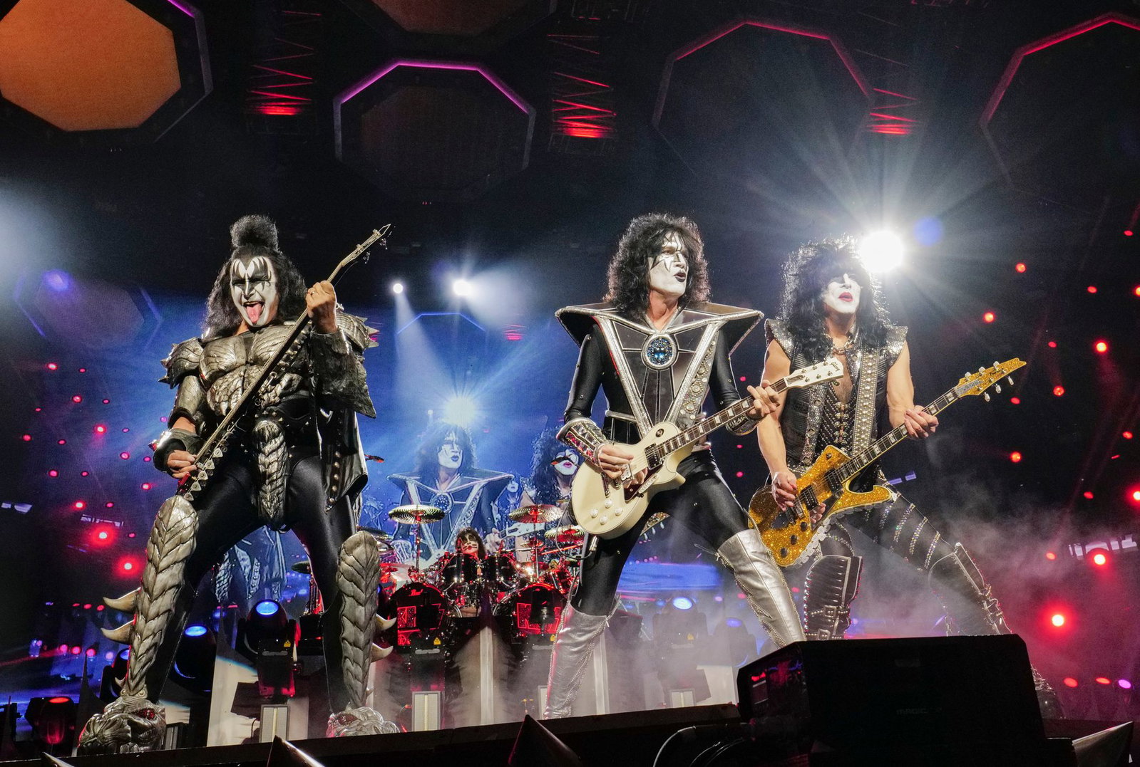Gene Simmons, Tommy Thayer und Paul Stanley (von links nach rechts) von Kiss beim finalen Konzert der «End of the Road»-Tournee im Madison Square Garden 2023. Aufgelöst hat sich die Band laut Thayer nie. (Archivbild)