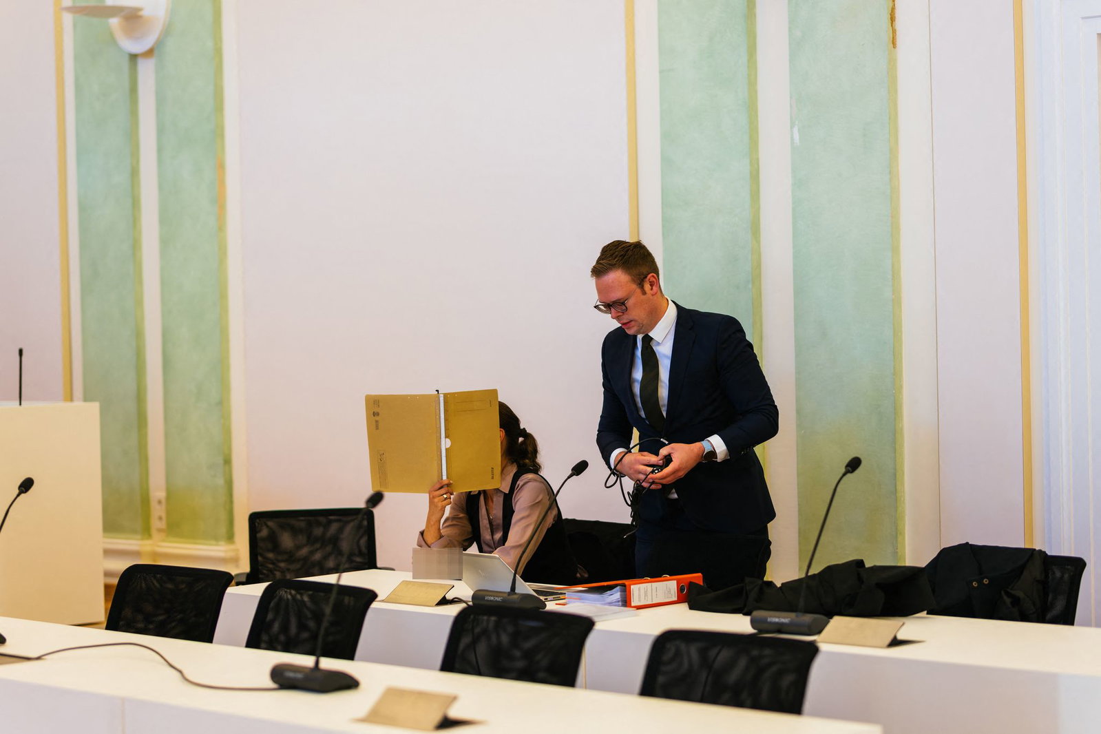 Die 41-Jährige unterstützte ihren Mann bei den Taten. (Archivbild)