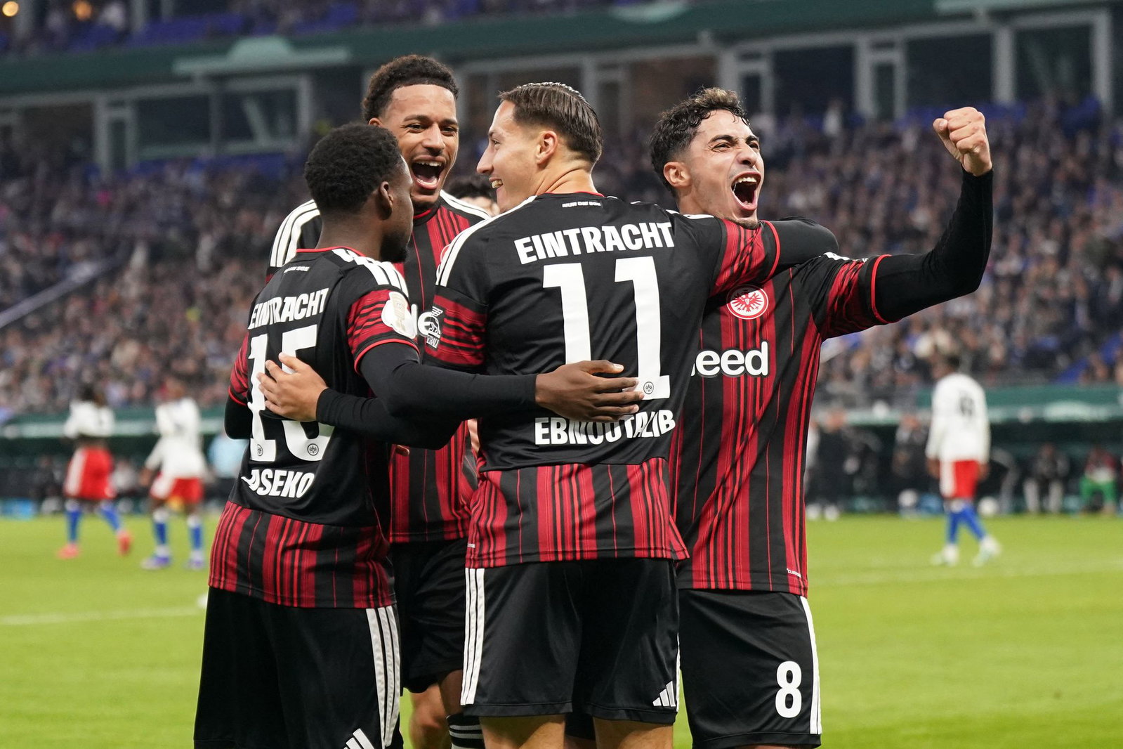 Frankfurt bejubelt den Auswärtssieg beim HSV.