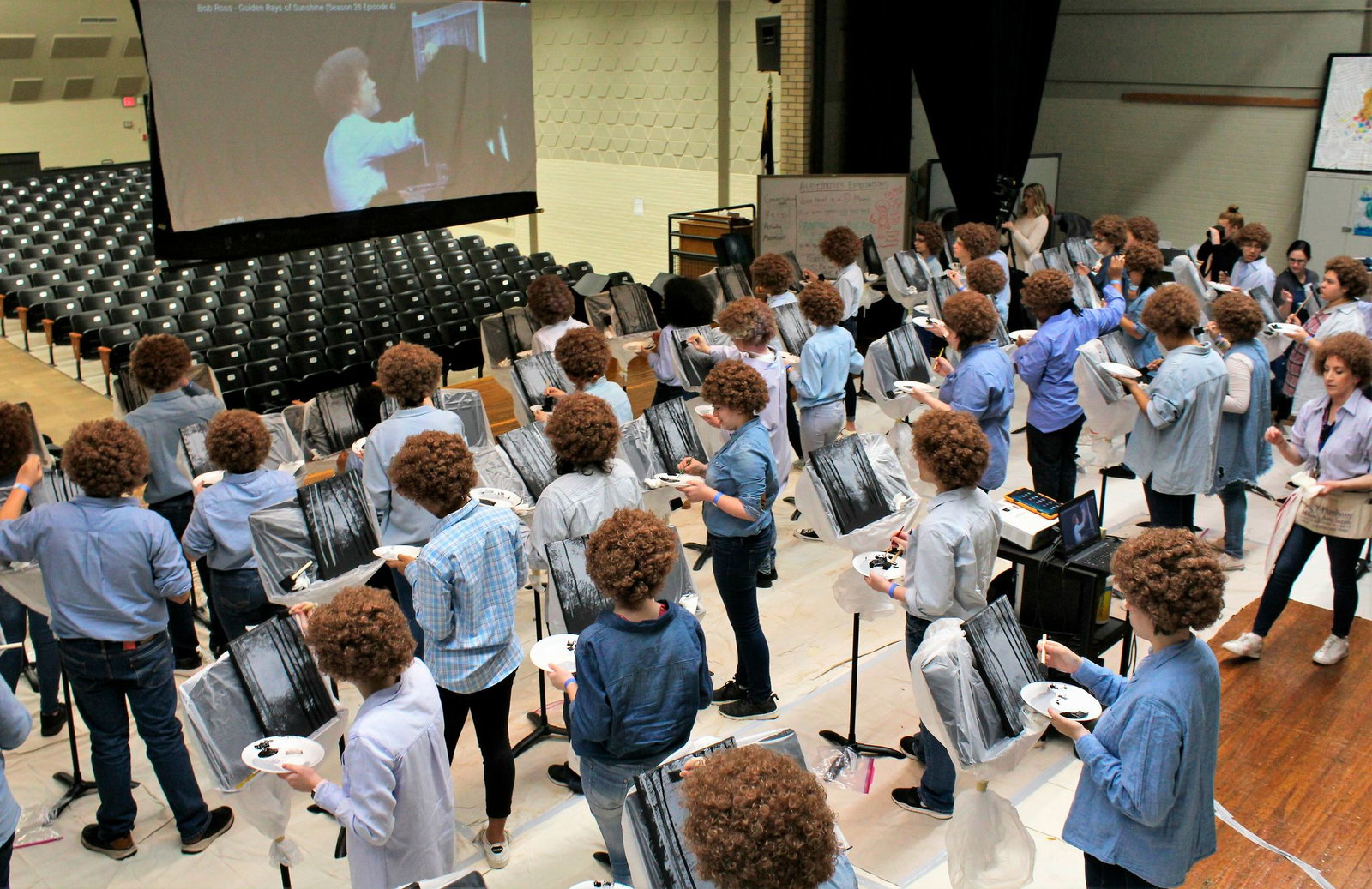 So beliebt war Bob Ross, dass es 2019 an einer Schule in den USA sogar einen eigenen Flash Mob für ihn gab. (Archivbild)