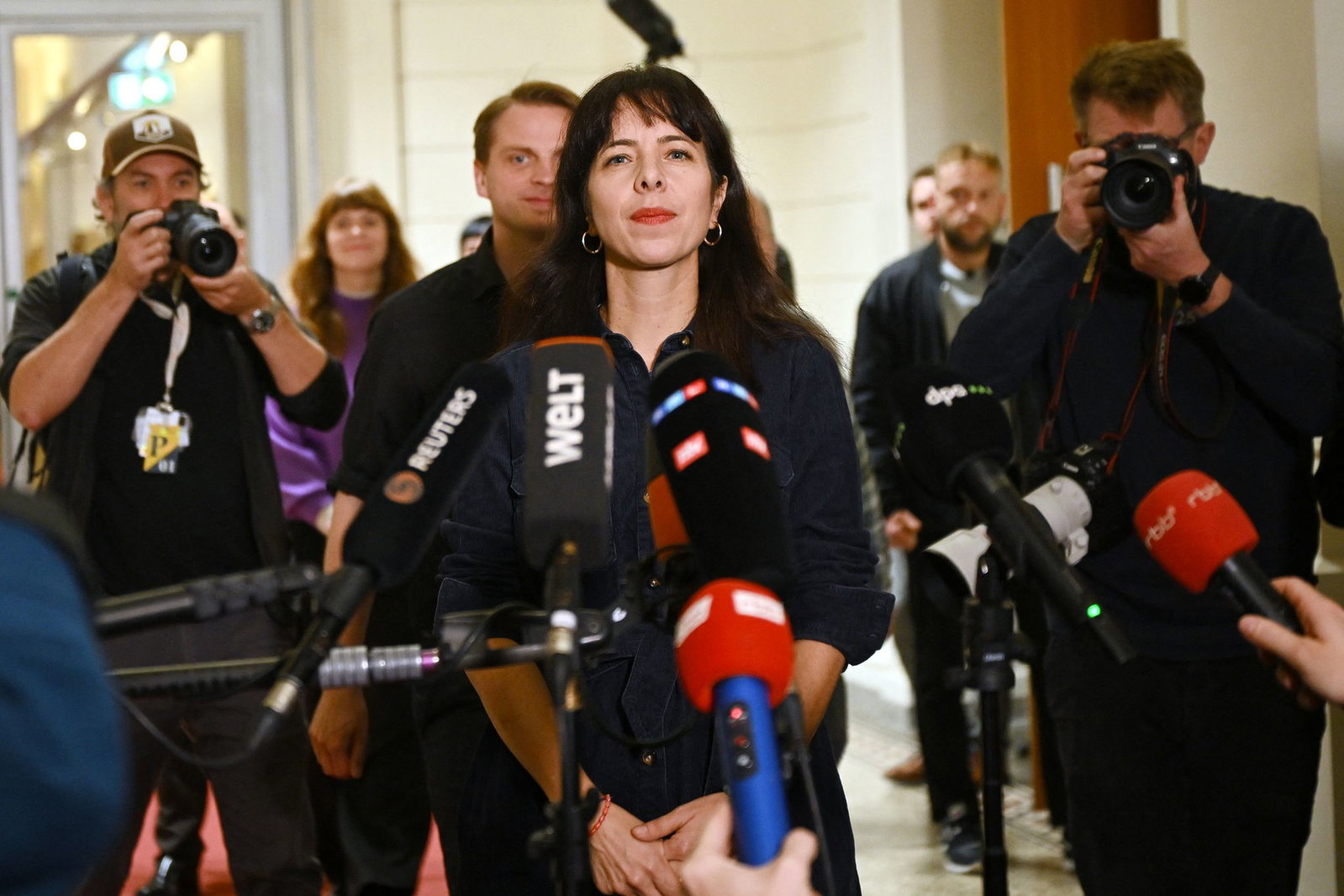 Elif Eralp äußert sich zu «Spiegel»-Bericht am Rande der Plenarsitzung des neuen Berliner Abgeordnetenhauses. 