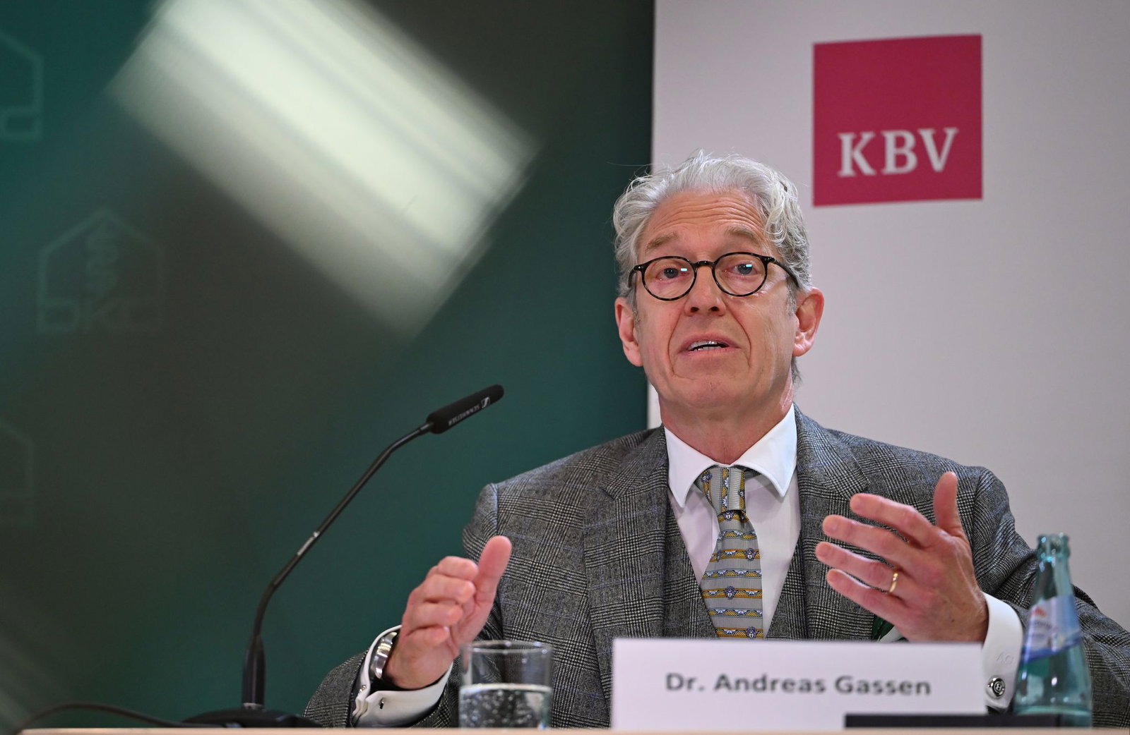 Nur bei zusätzlichem Geld für die ambulante Versorgung wird es nach Aussage von KBV-Chef Andreas Gassen mehr Termine geben können. (Archivbild)