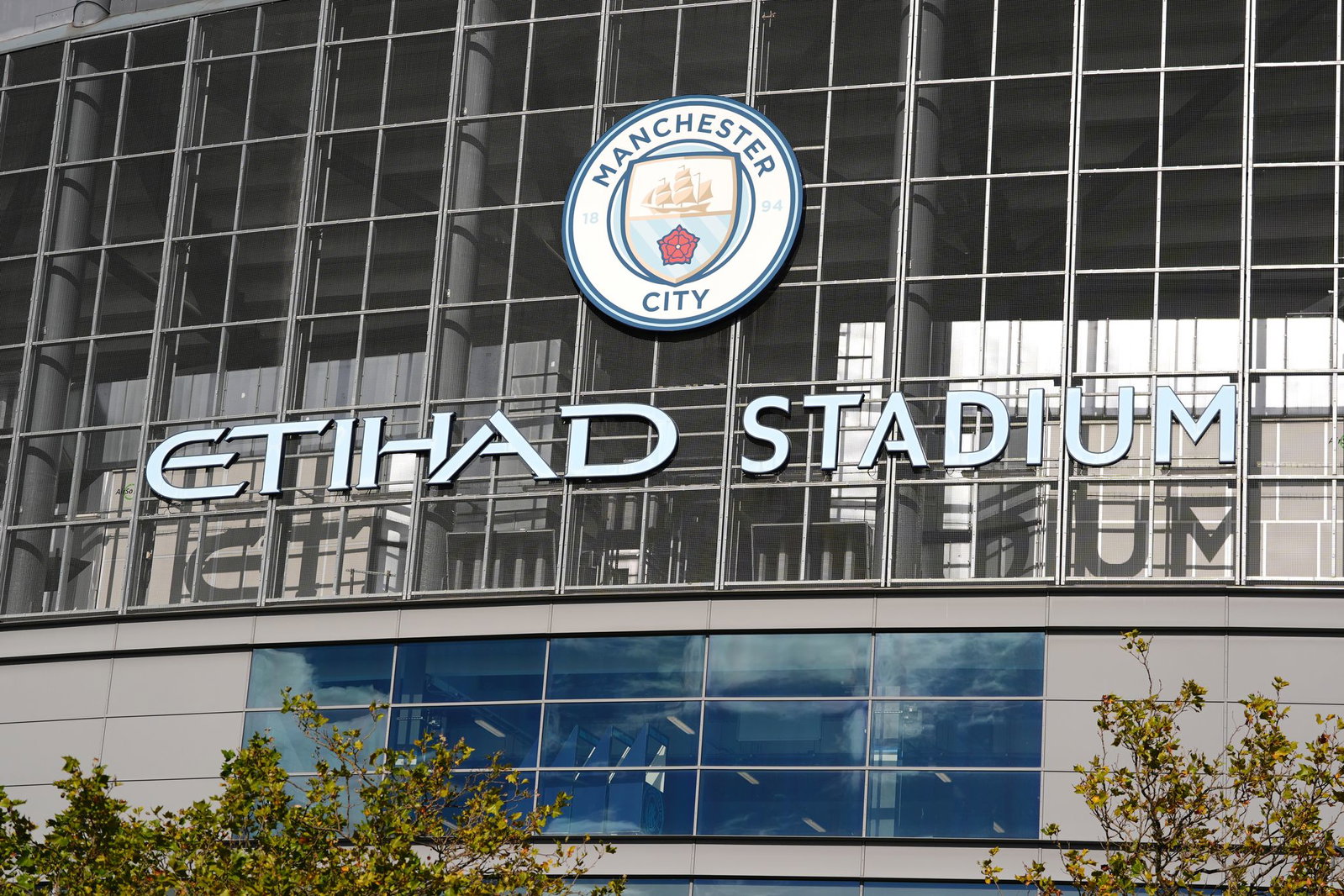 Der City-Sponsor erwägt juristische Schritte. 