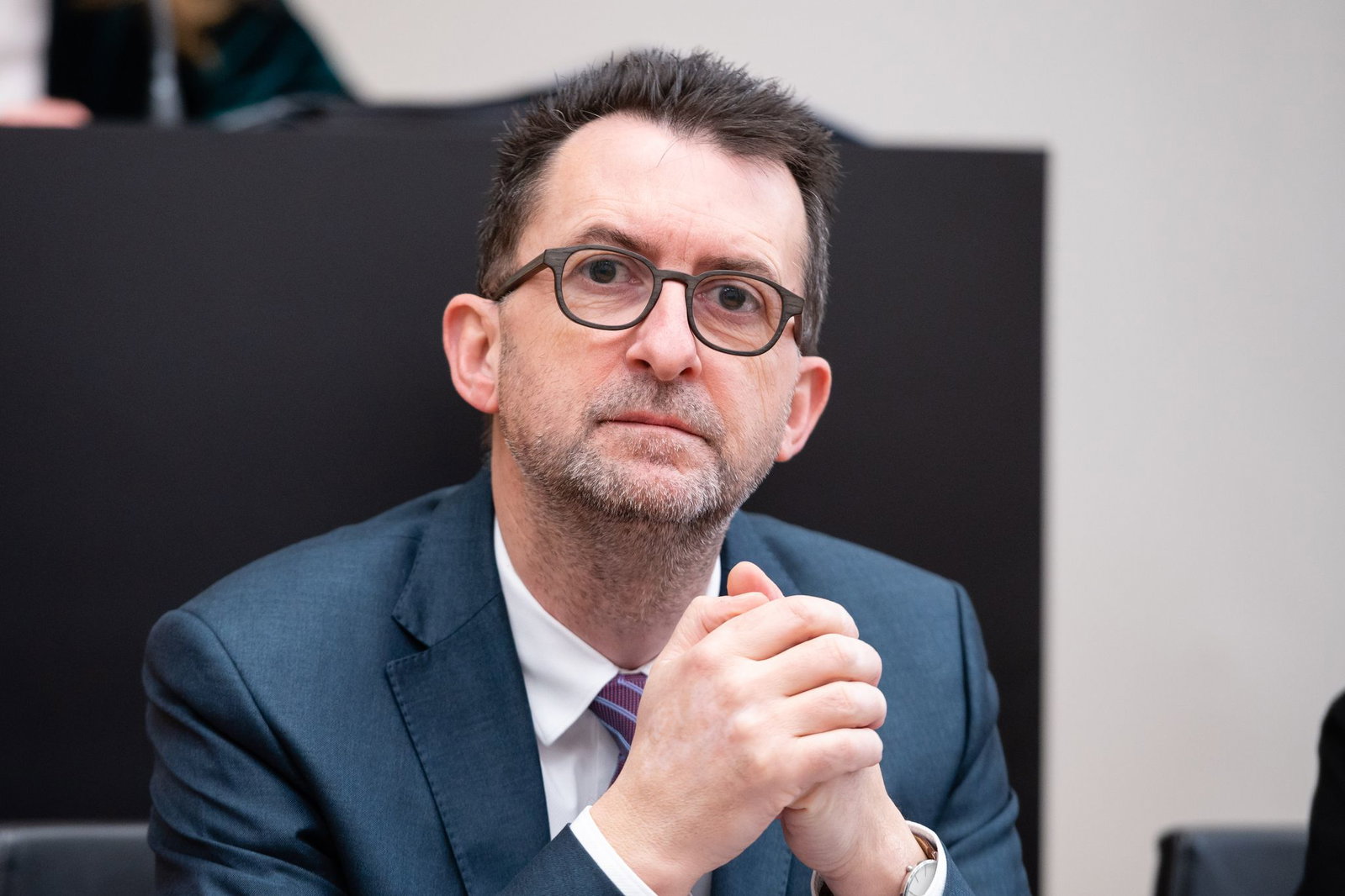 Der saarländische Innenminister Reinhold Jost (SPD) stellt das Lagebild Verfassungsschutz 2025 vor. (Archivbild)