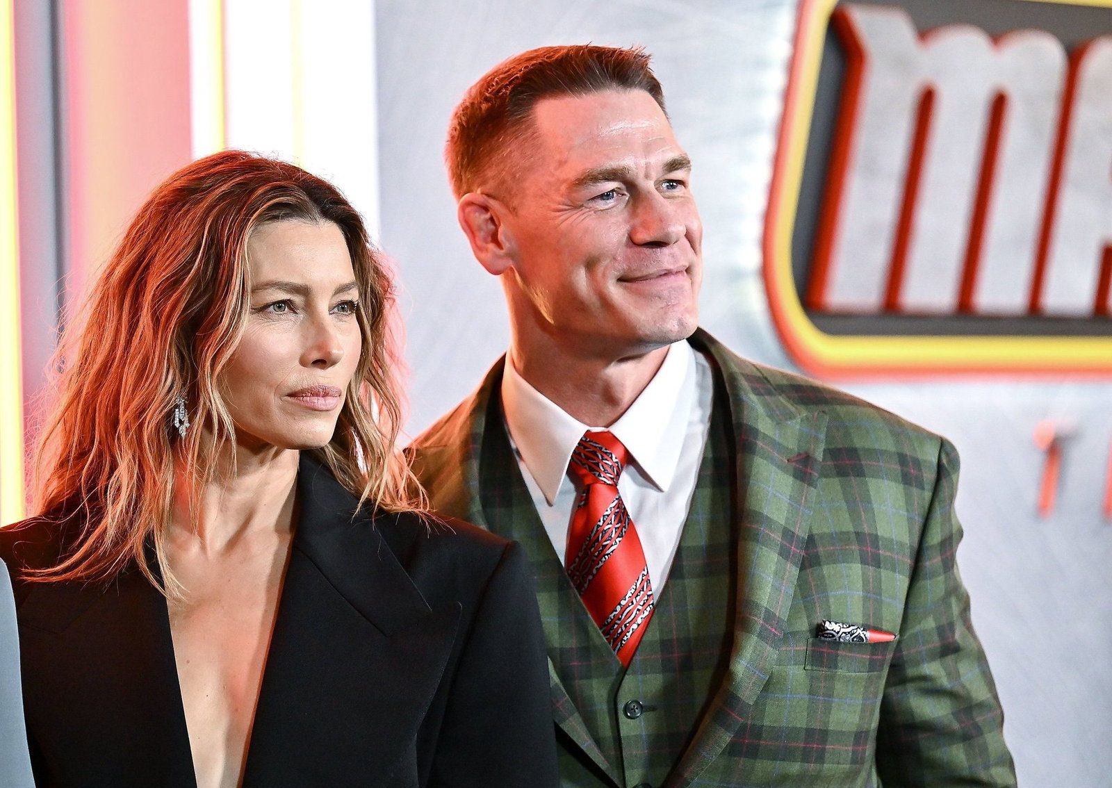 Jessica Biel und John Cena spielen die Hauptrollen. 