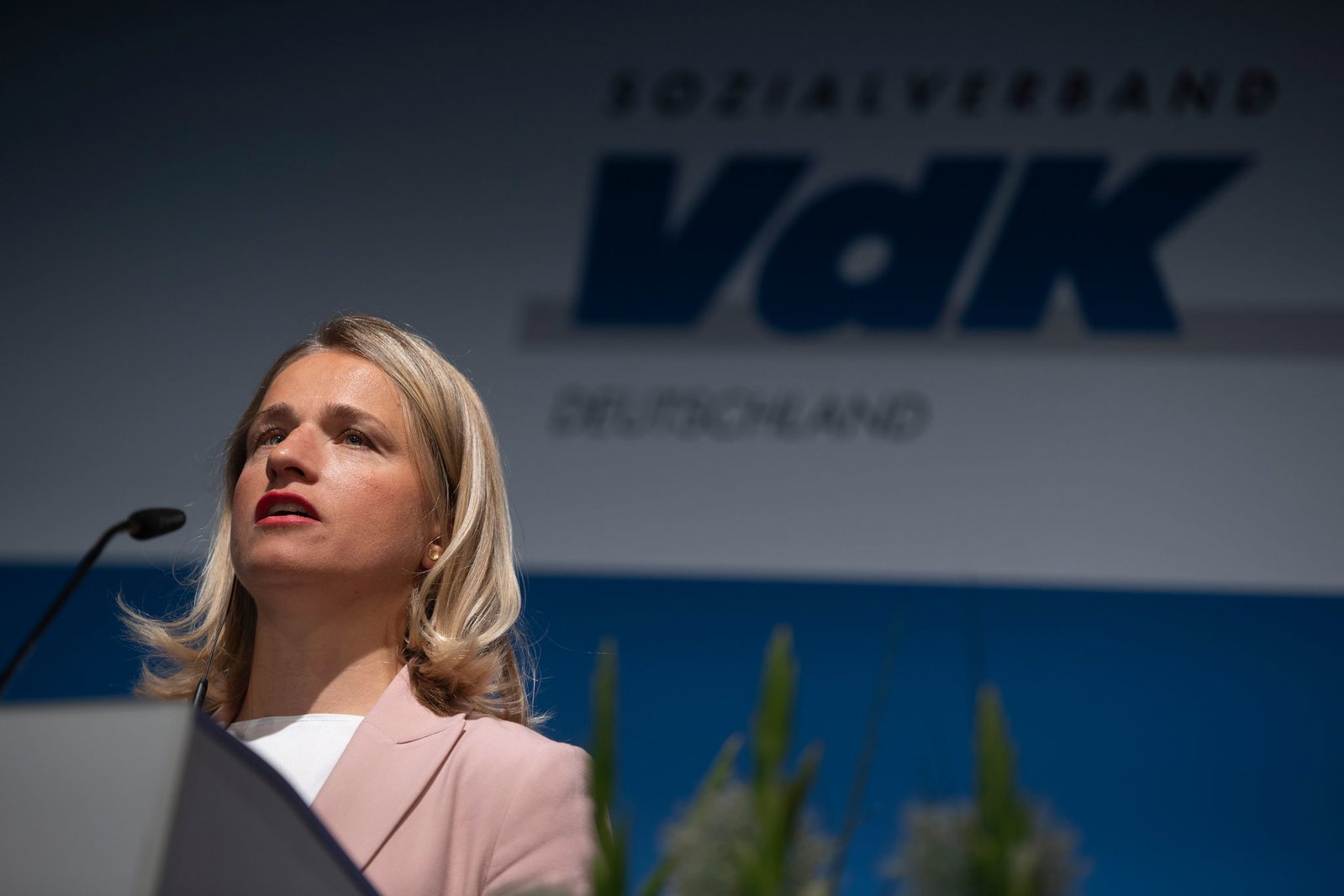 VdK-Präsidentin Verena Bentele sprach beim Festakt im Hambacher Schloss. (Archivbild)