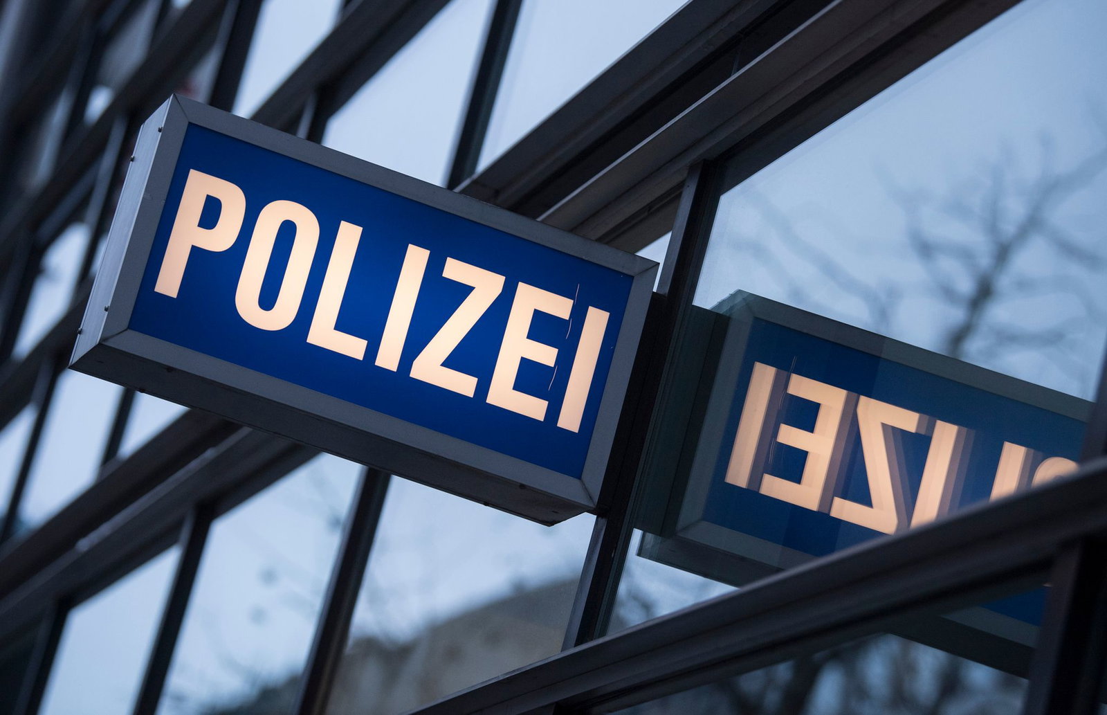 Die Polizei ermittelt nun wegen besonders schwerem Diebstahl und Störung der Totenruhe. (Symbolbild)