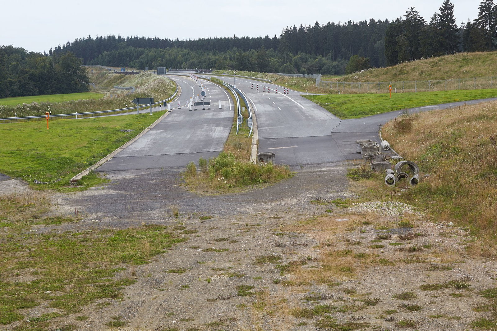 Die Autobahn A1 endet bislang bei Kelberg. (Archivbild)