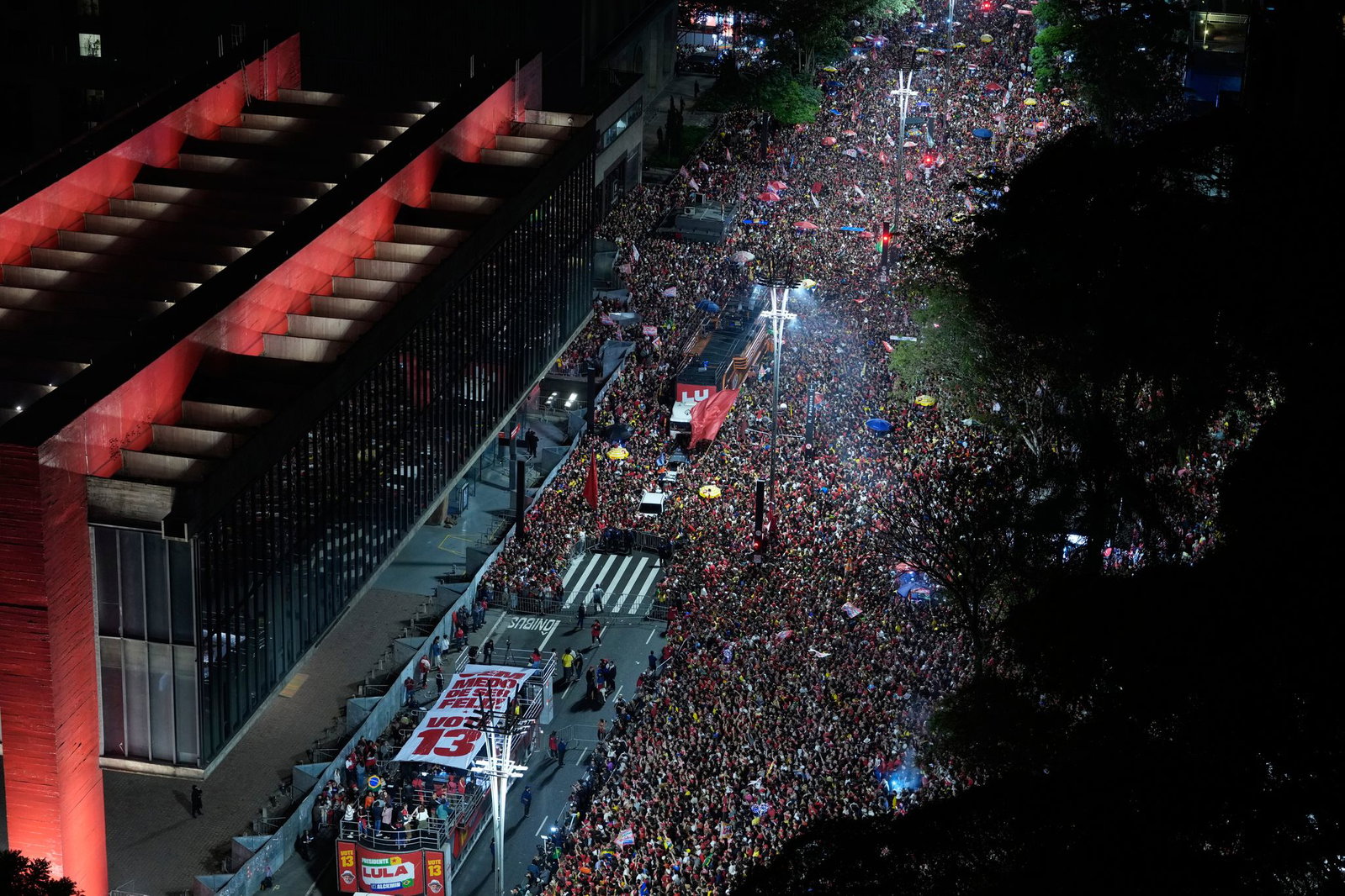 Anhänger Lulas feierten auf der Avenida Paulista in São Paulo.