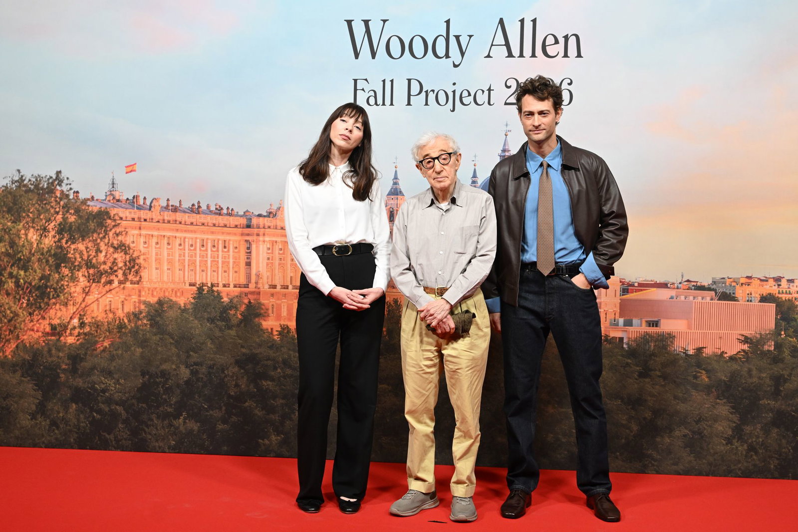 Woody Allen in Madrid an der Seite der Schauspielerin Alexi Wasser und des Schauspielers Peter Vives. 