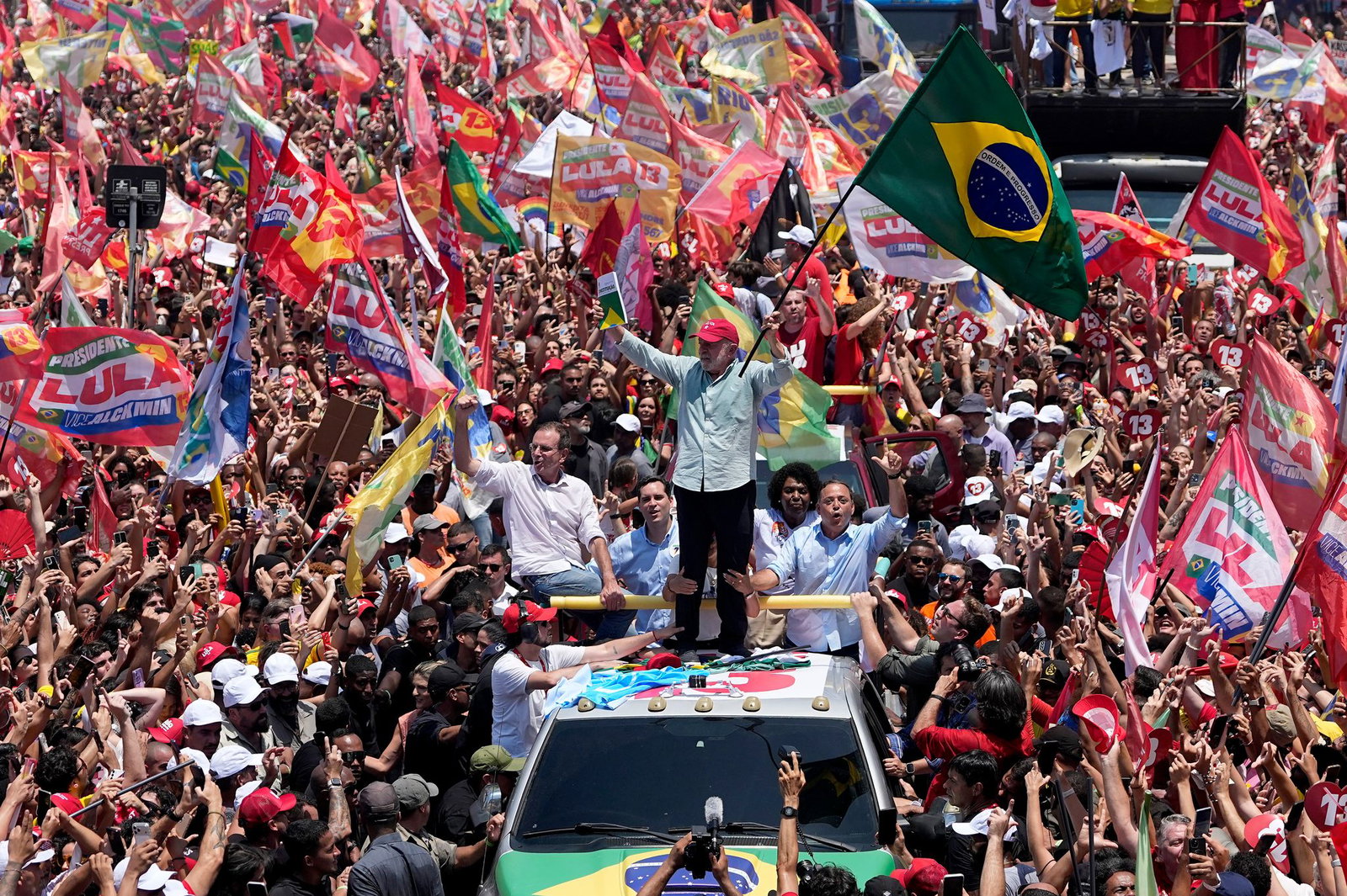 Lula mobilisiert zum letzten Mal vor der Stichwahl die Massen.
