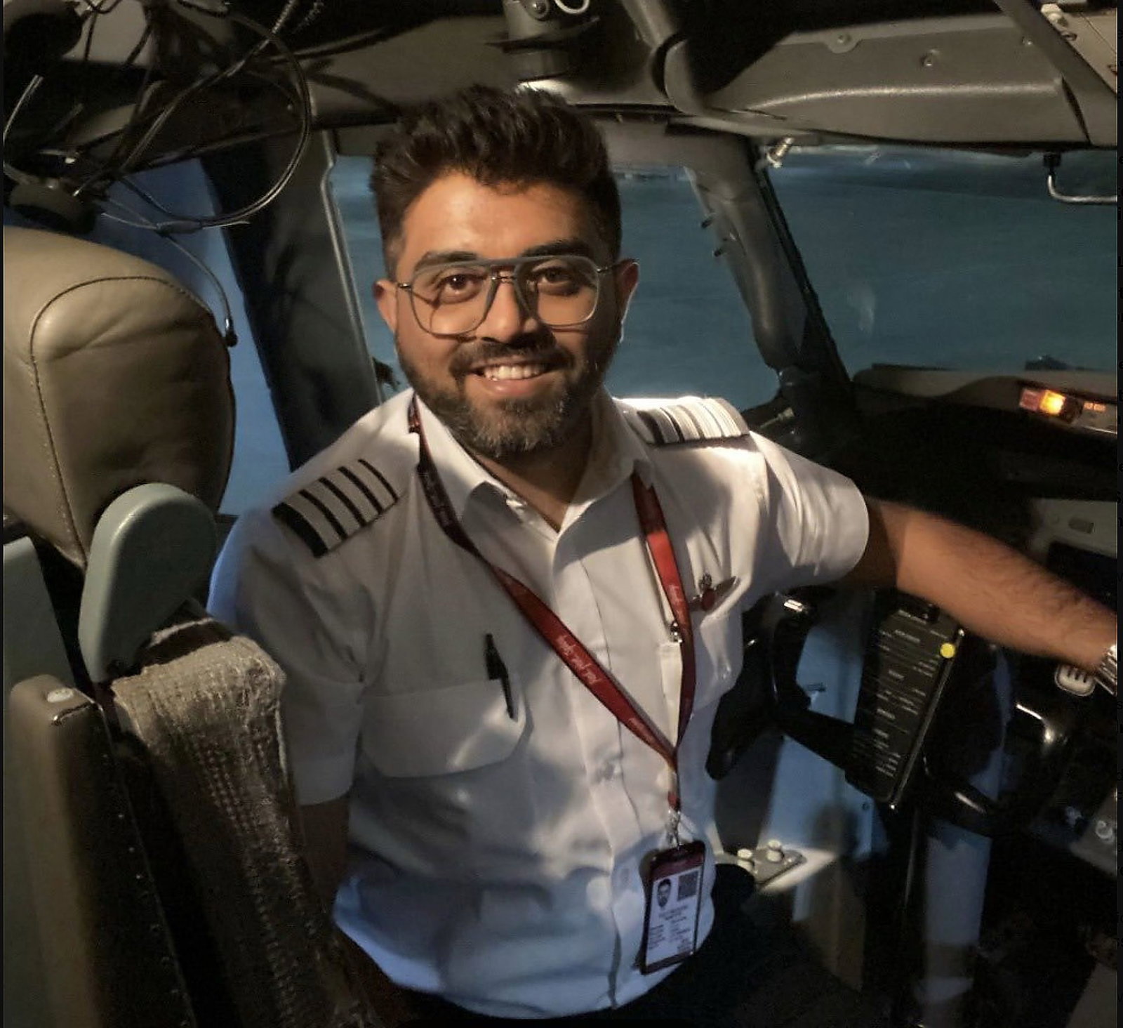 Flugkapitän Smit Machchhar gelang es eigenen Angaben zufolge trotz einer Messerattacke des Co-Piloten, die Cockpit-Tür zu öffnen. (Archivbild)