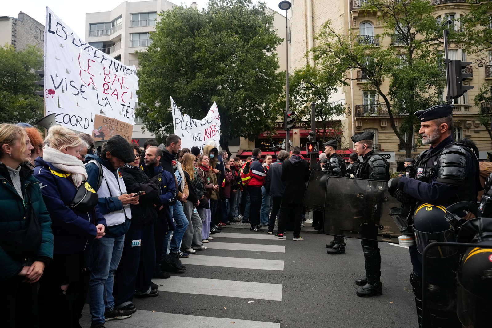 In Frankreich sind für Samstag erneute Demonstrationen angekündigt worden.