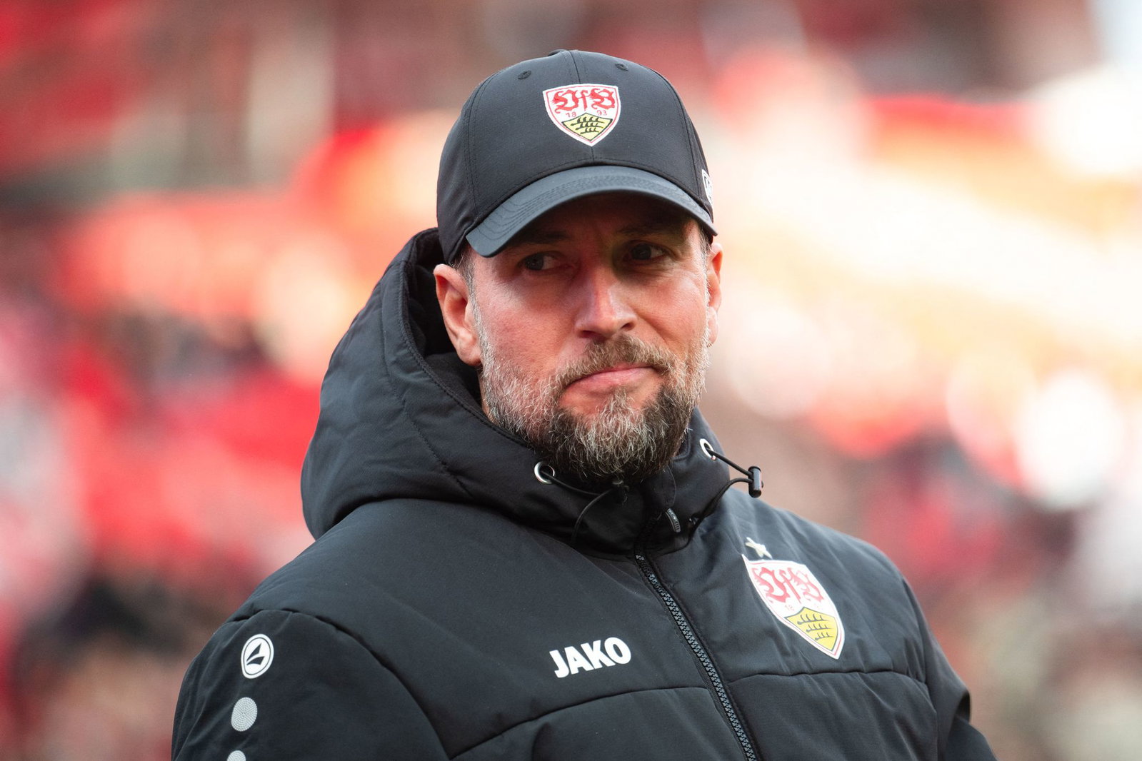 Sebastian Hoeneß und der VfB Stuttgart reisten mit zwei Bundesliga-Niederlagen am Stück nach Leverkusen. 