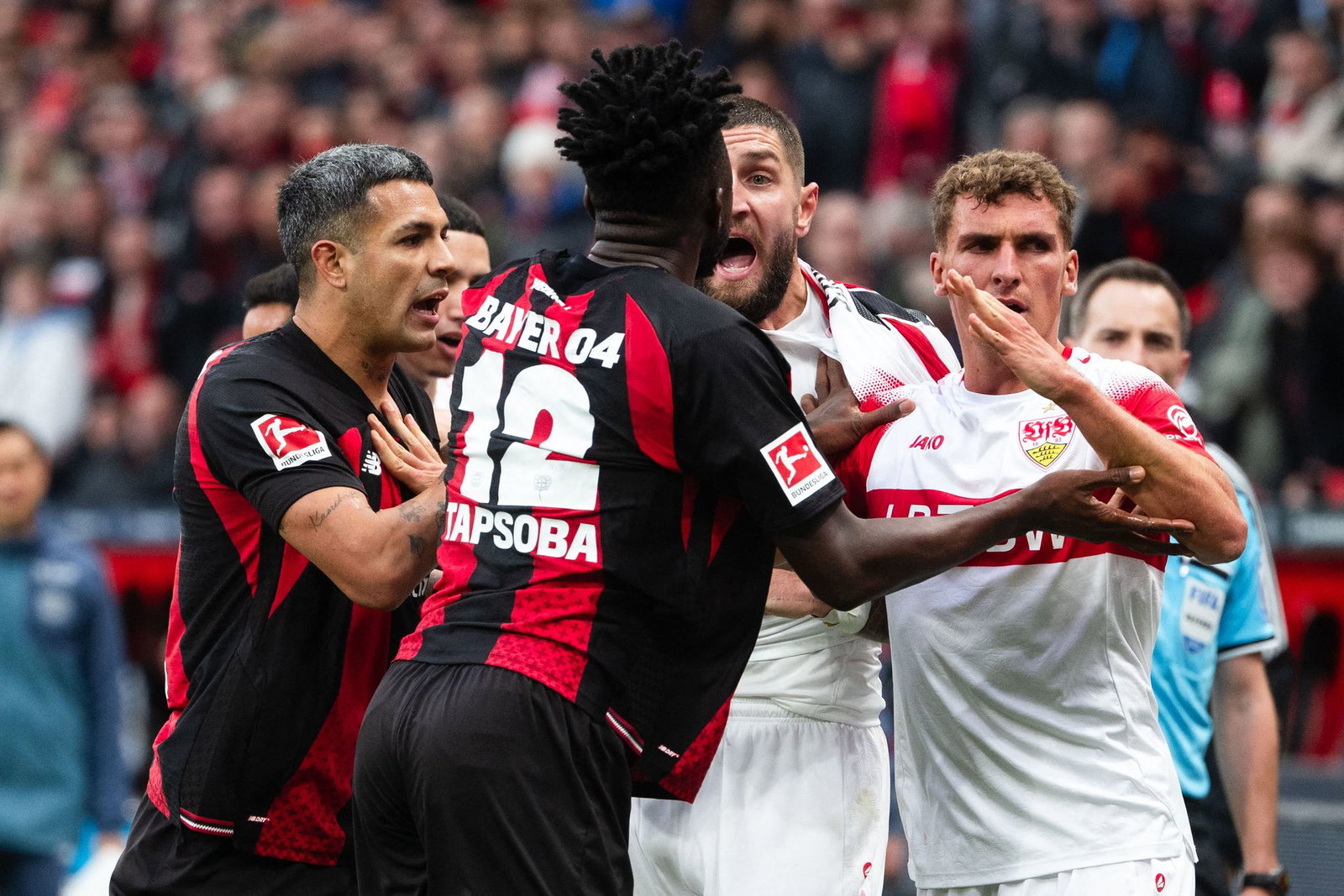 Hitziges Duell zwischen Leverkusen und Stuttgart.