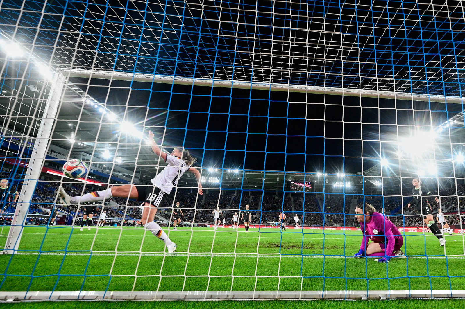 Rein damit: Melissa Kössler traf doppelt gegen die Matildas.