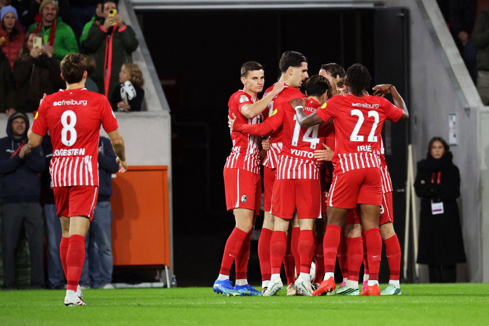 Freiburg bejubelt die 1:0-Führung. 