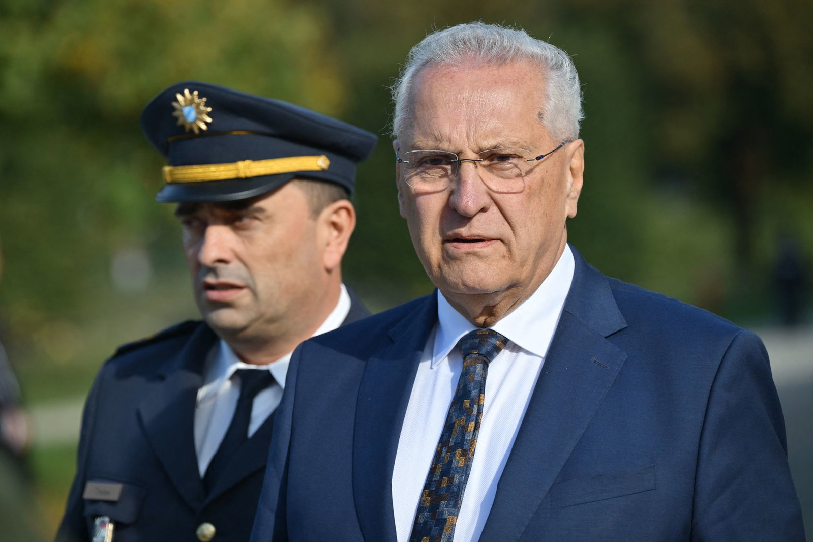 Soll sich am Vormittag im Innenausschuss des Landtags erklären: Bayerns Innenminister Joachim Herrmann (CSU). (Archivbild)