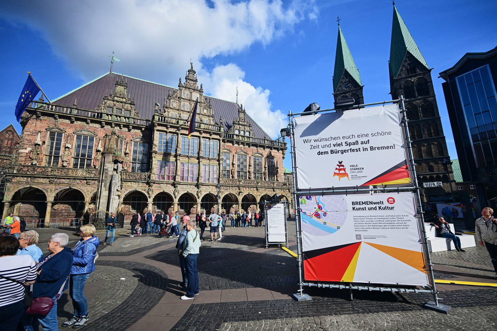 Das Fest zum Tag der Deutschen Einheit wird groß in der Bremer Innenstadt gefeiert. 
