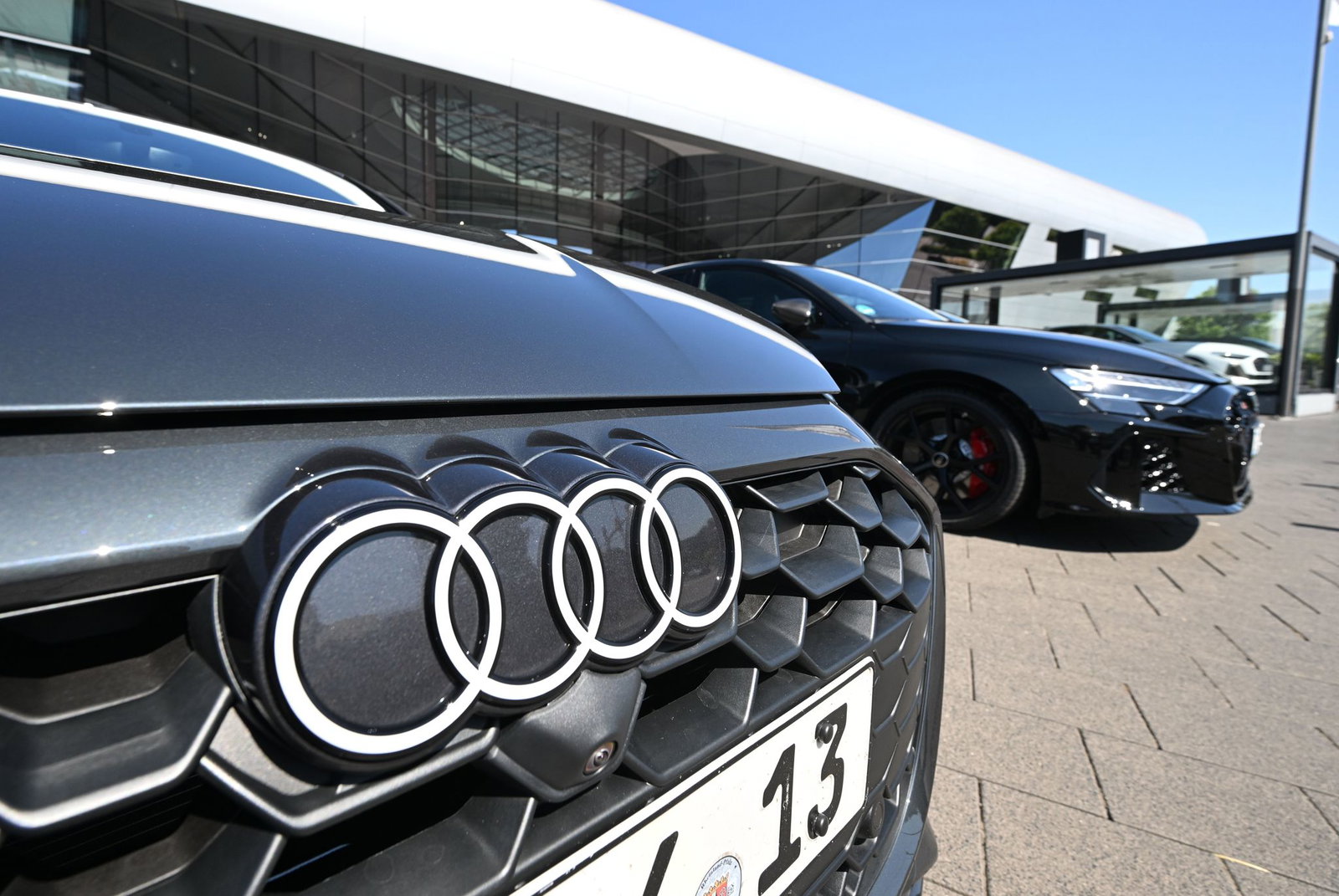 Audi fordert den Betriebsrat zu Gesprächen über die künftige Aufstellung des Unternehmens auf. (Archivbild)
