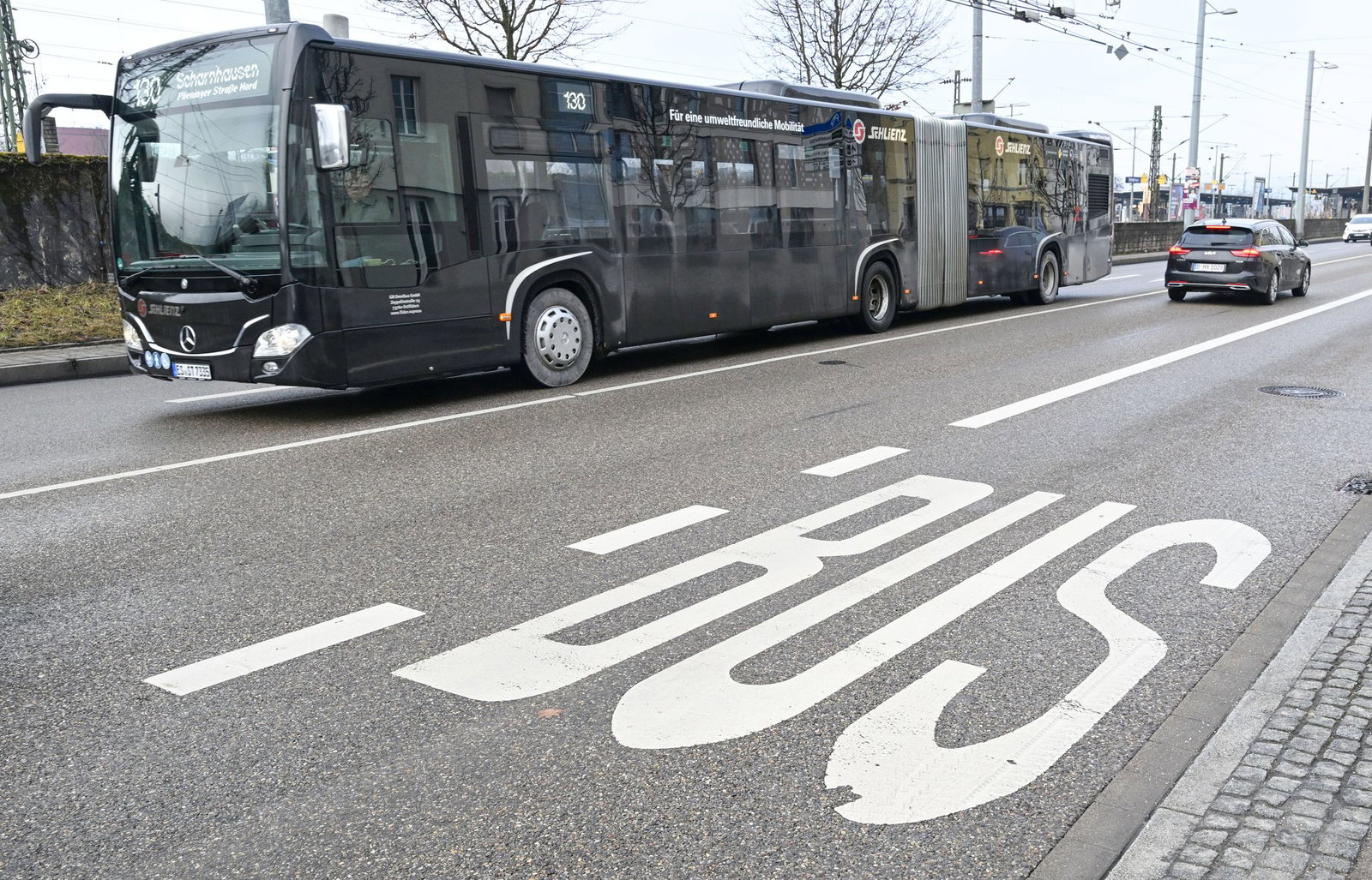 Die Stadt Esslingen hält an ihrem O-Bus-System fest. (Archivbild)