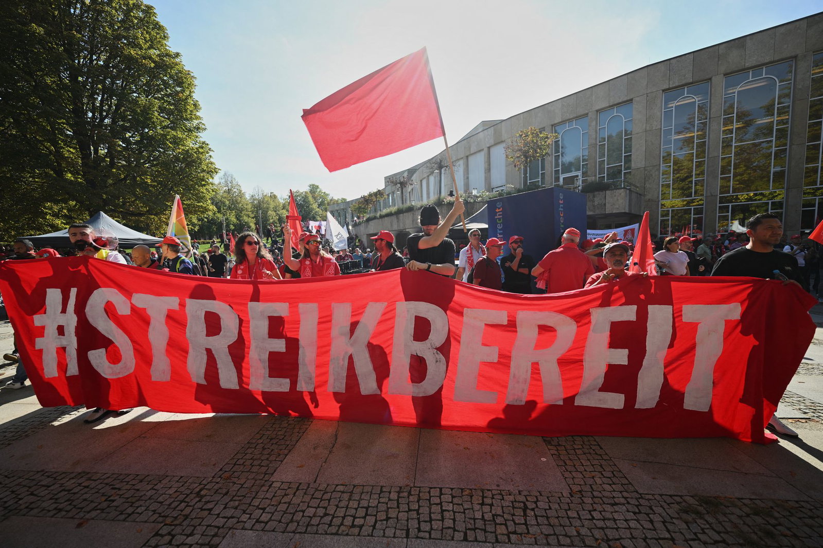 Beginn der Tarifverhandlungen in der Metall- und Elektroindustrie. 