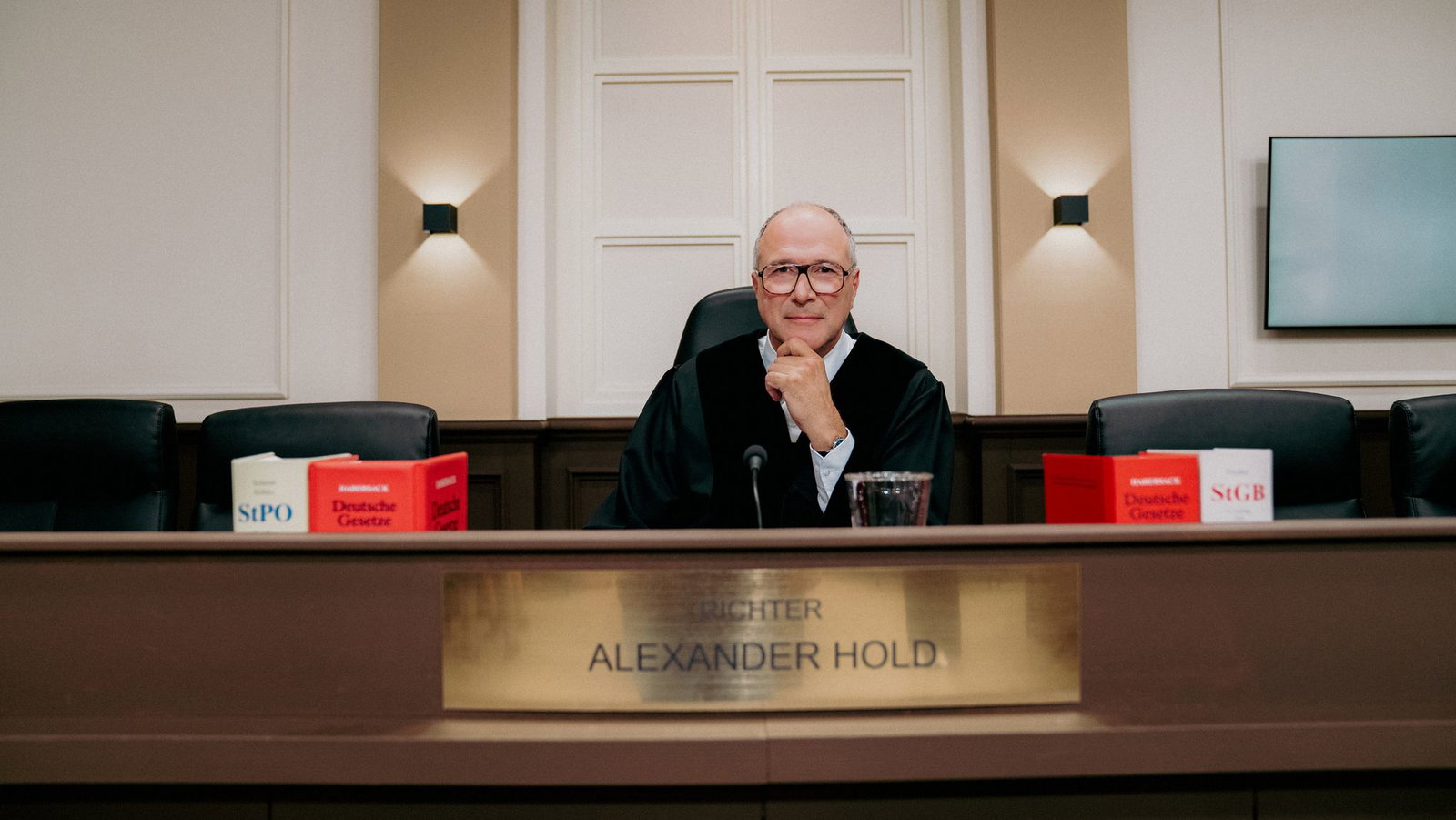 Richter Alexander Hold ist zurück.