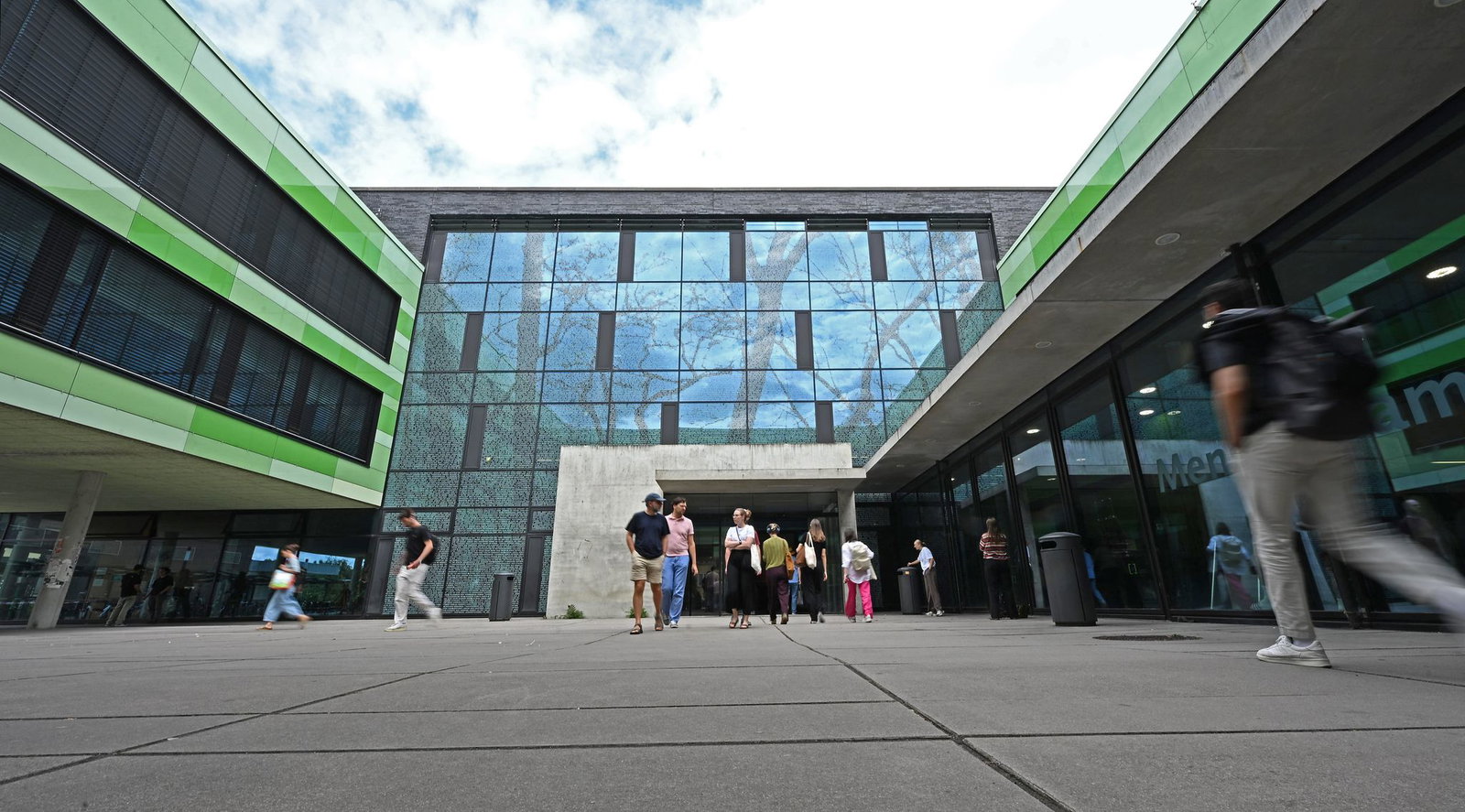 Finanzielle Sorgen begleiten so manchen Gang zum Campus. (Archivbild)
