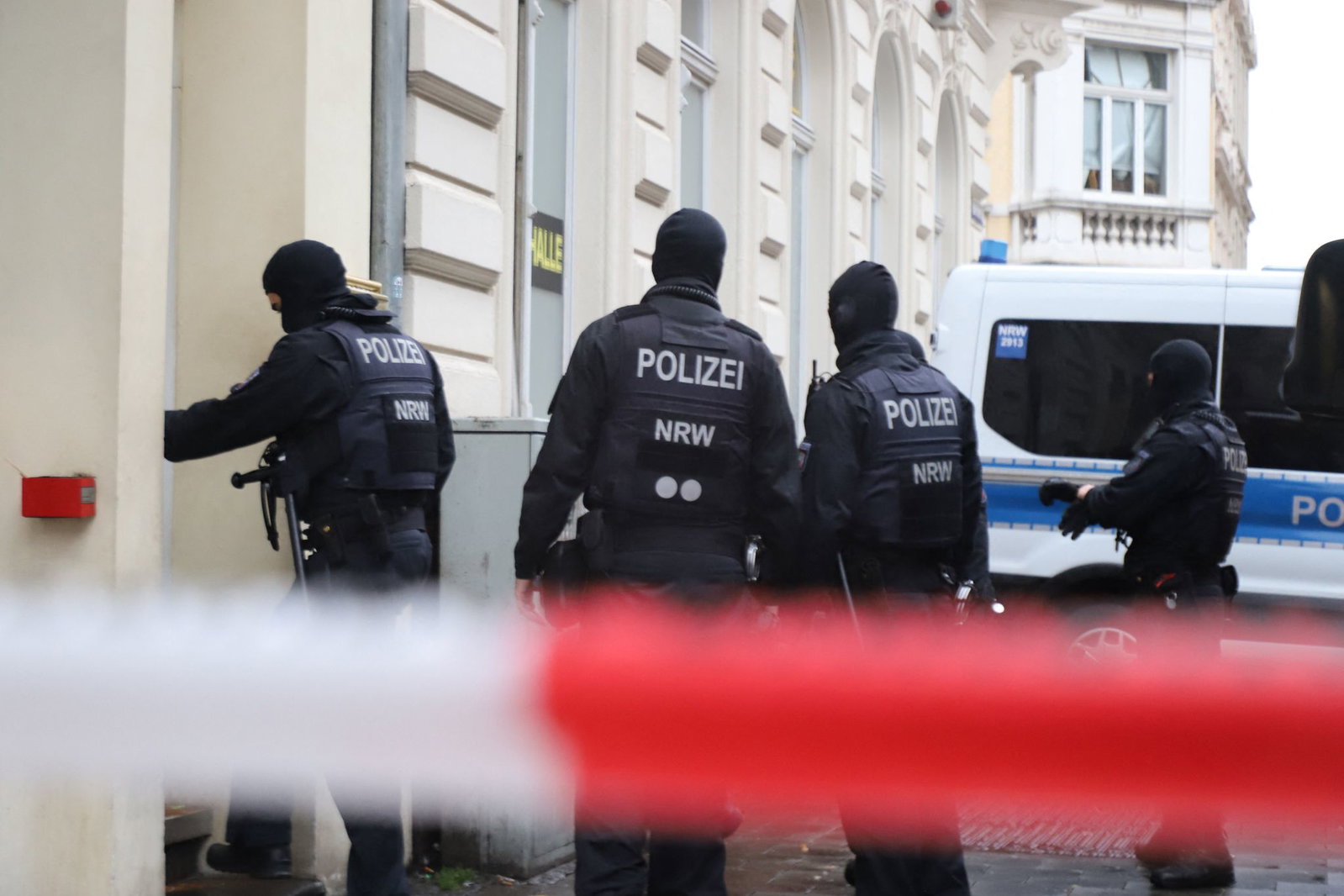 Die Polizei durchsuchte Objekte auch in anderen Städten.
