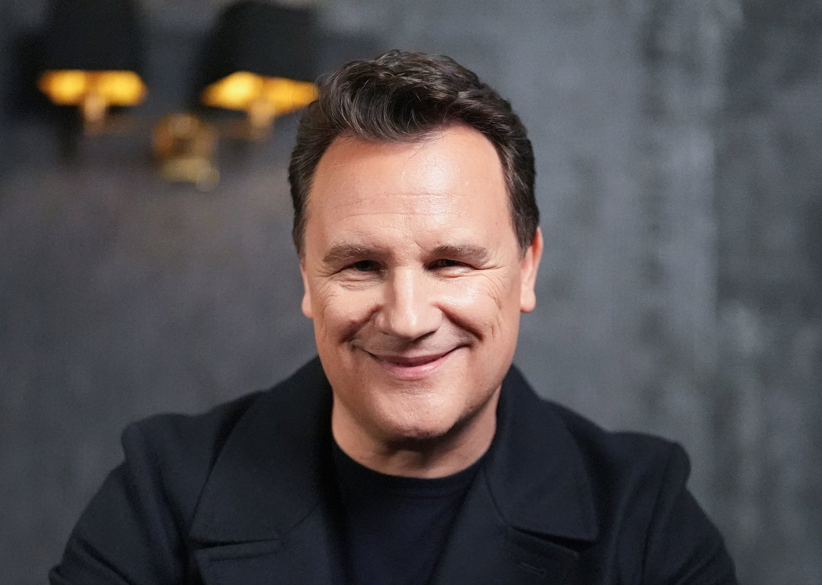 Der Modedesigner und TV-Moderator Guido Maria Kretschmer empfindet Berlin als zunehmend raue Stadt. (Archivbild)
